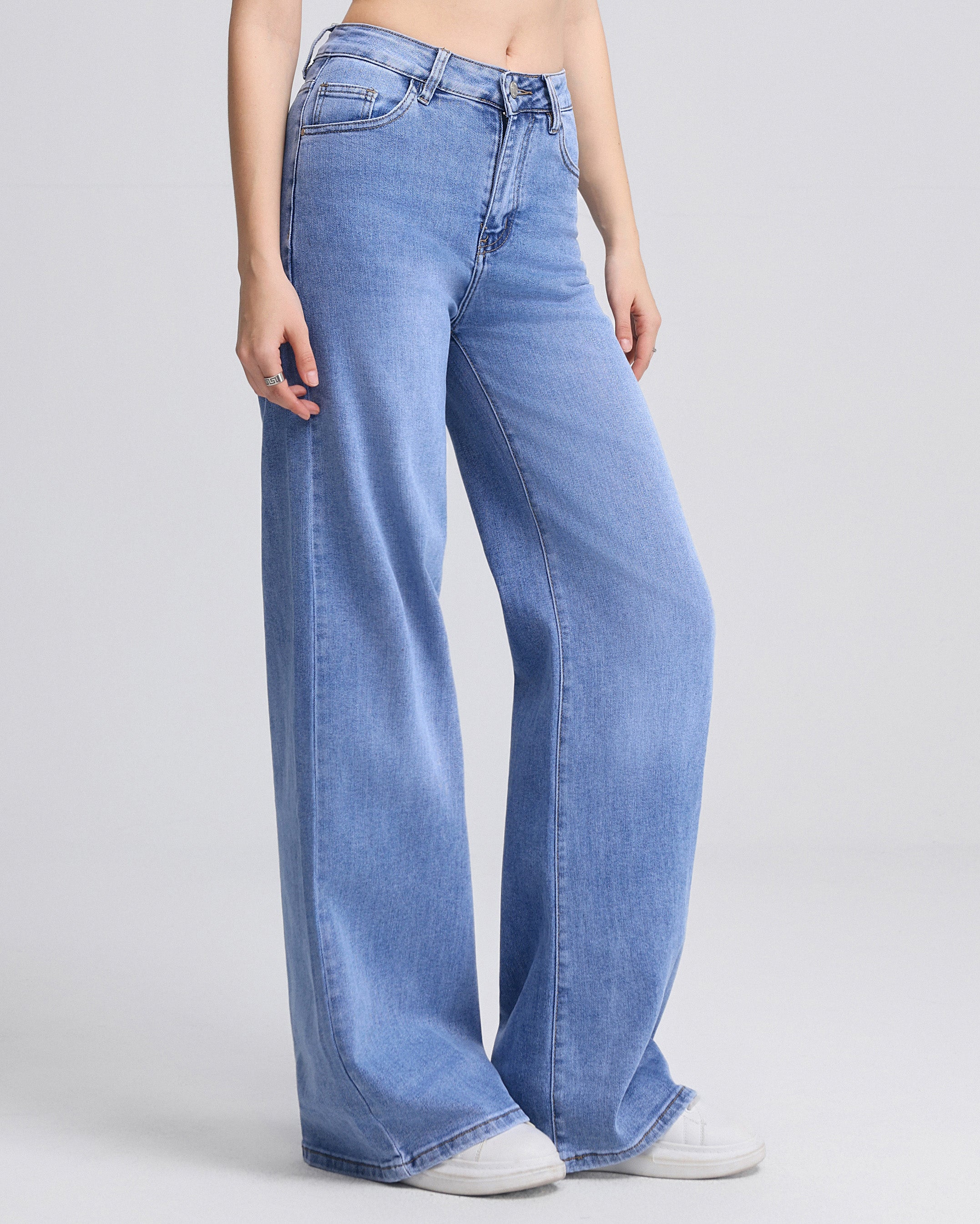 Lichtblauwe wide leg jeans dames met extra wijde pijpen Hello Miss - zijkant