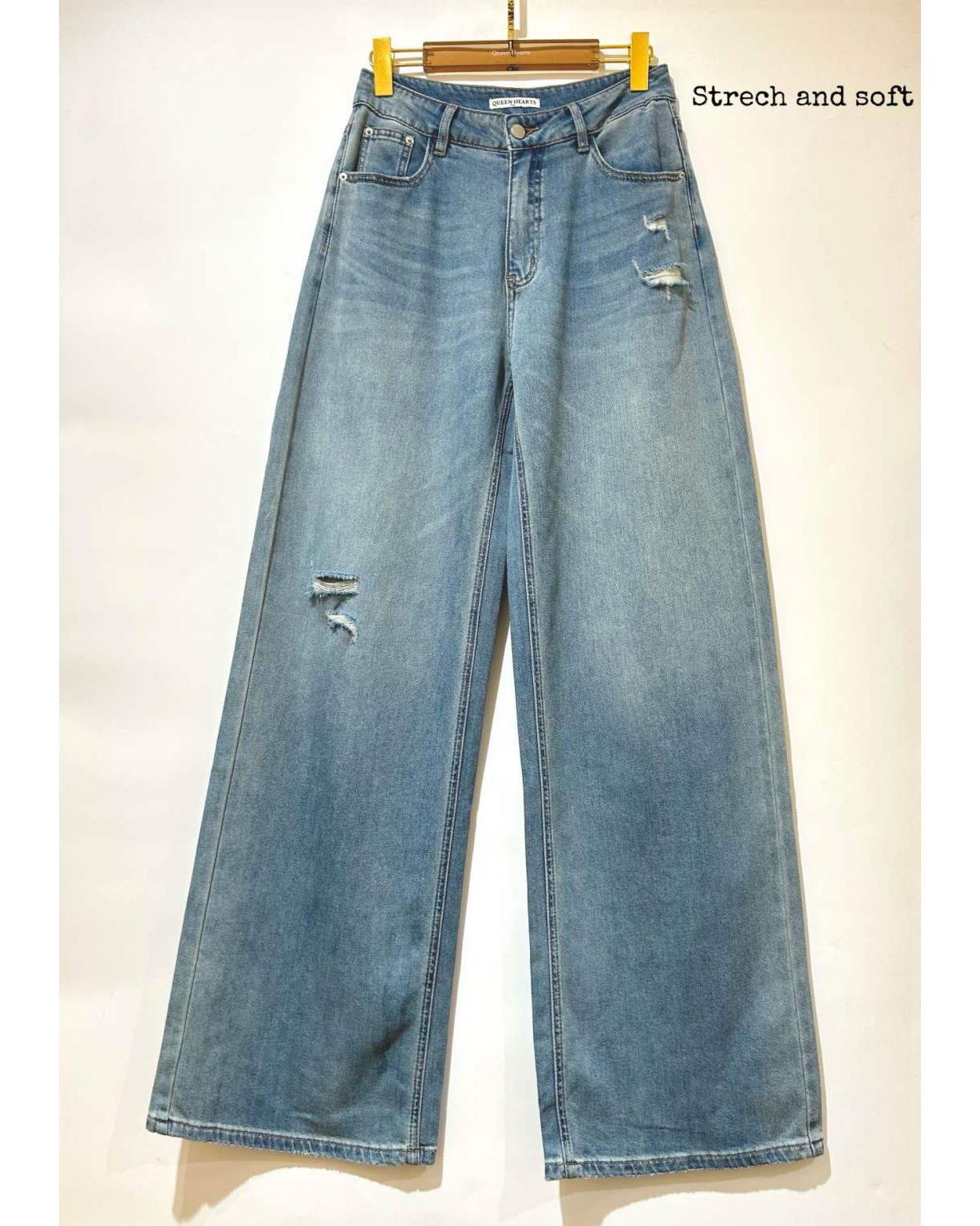Queen Hearts | Wide leg, soft jeans James Blauw