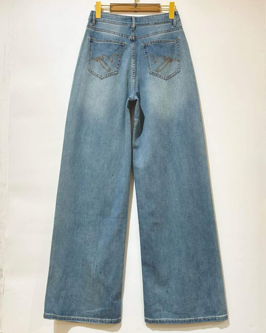 Queen Hearts | Wide leg, soft jeans James Blauw