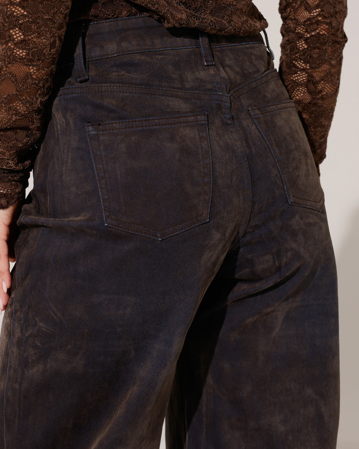Laulia | Barrel jeans in velvet Vivey Donkerbruin