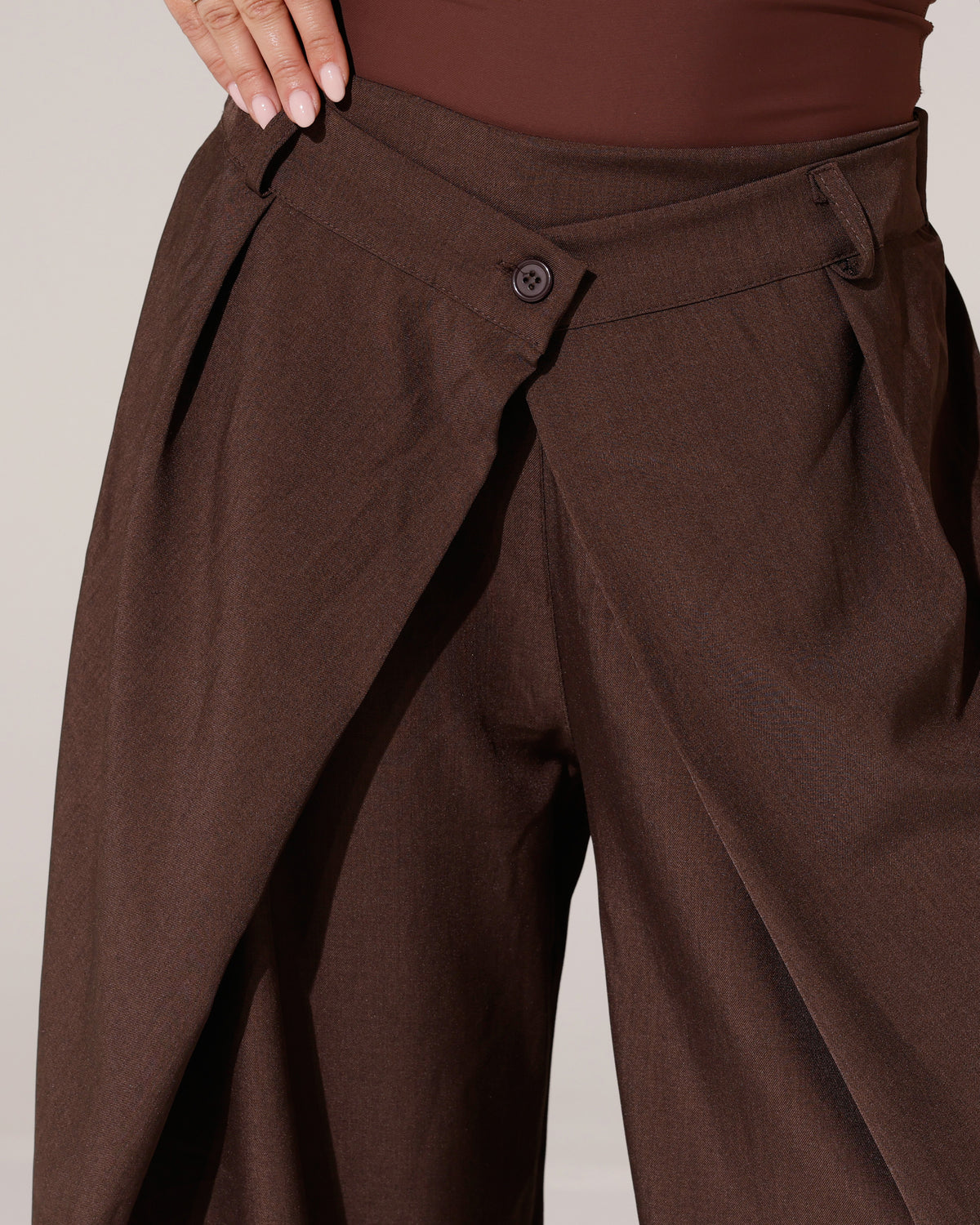 Pantalon met overslag detail Tamar Donkerbruin