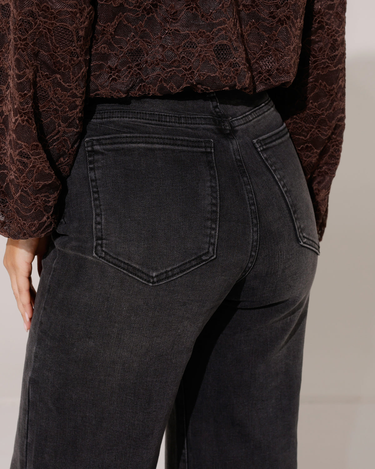 Ana & Lucy | Wide leg jeans Noemie-4 Donkergrijs
