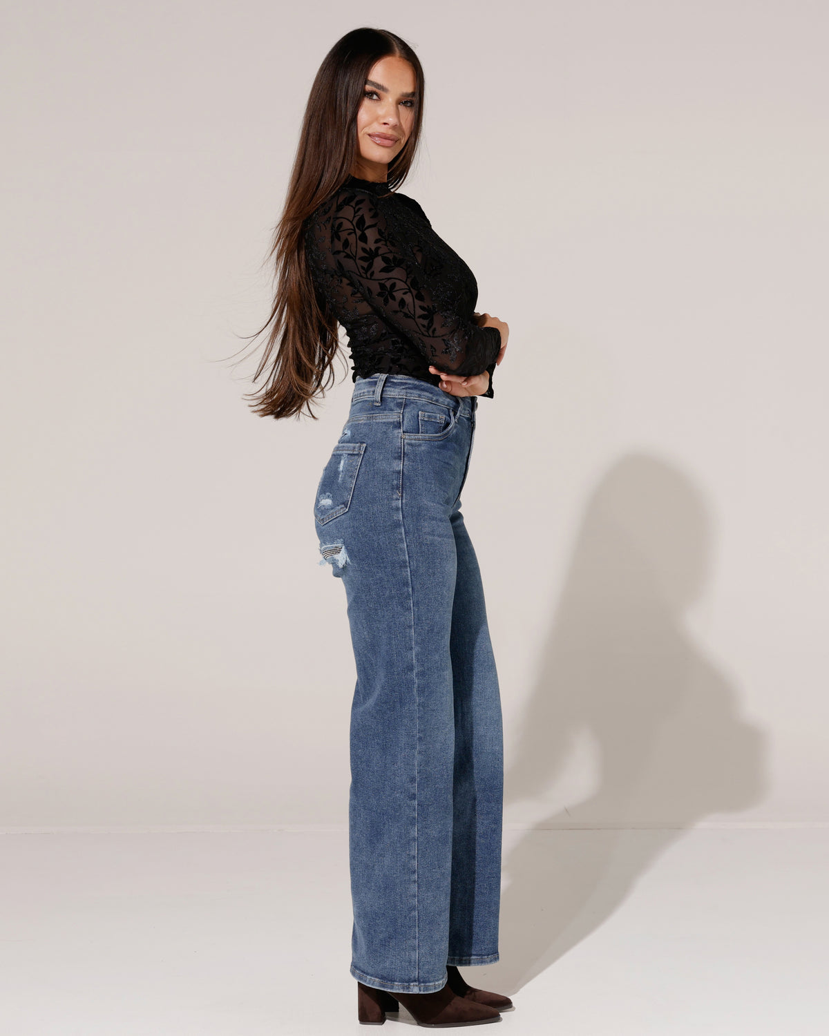 Body met velvet bloemen Zwart