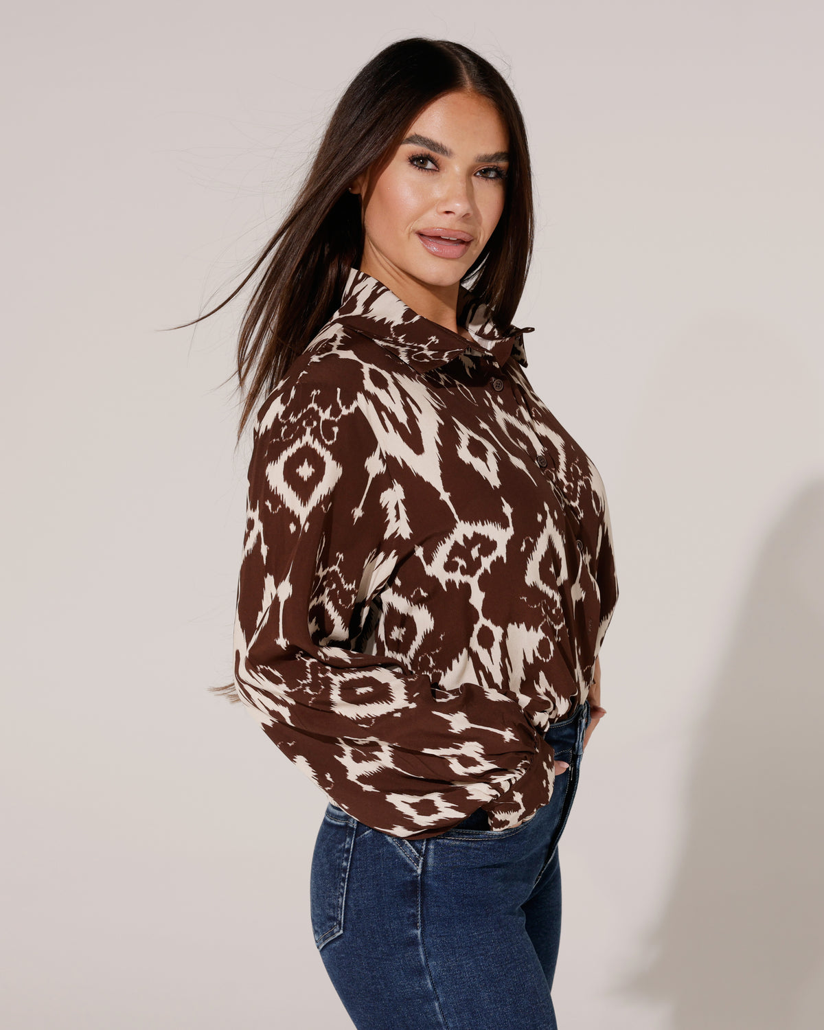 Blouse met print Holley Bruin