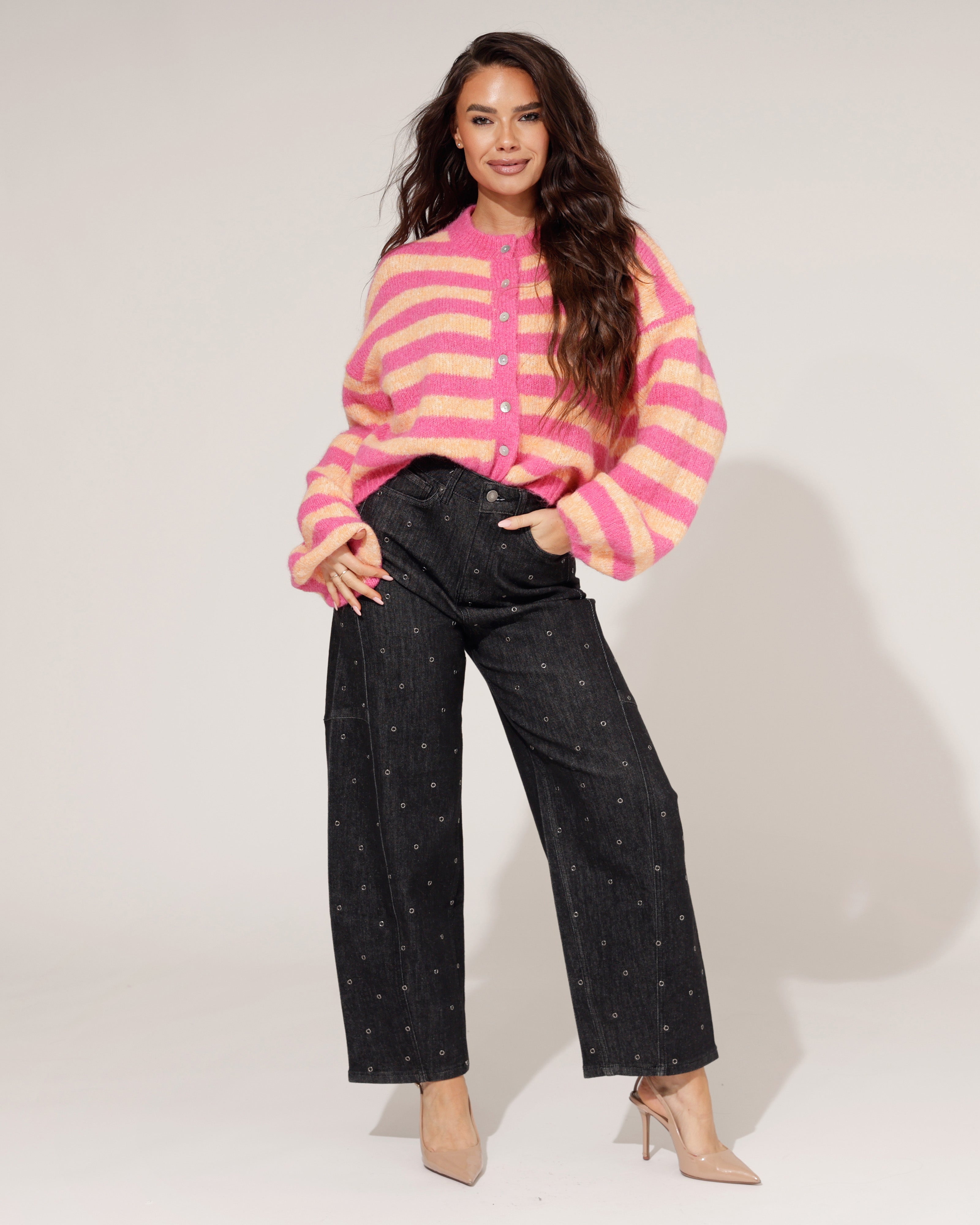 donkergrijze barrel jeans dames met zilverkleurige studs Jewelly