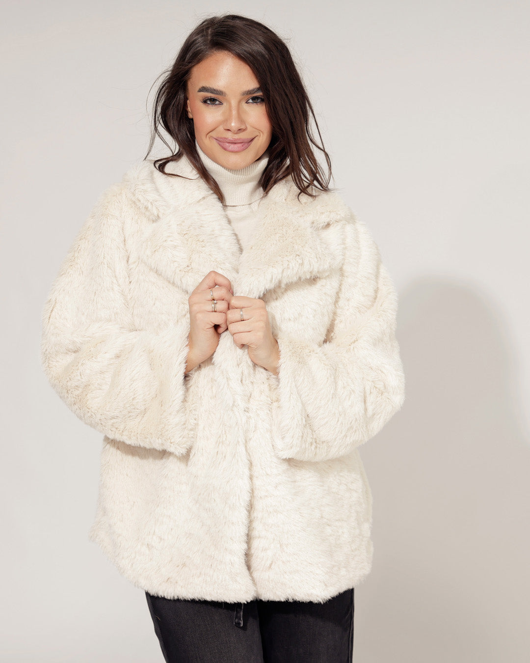 Fake fur jas Noor Roomwit