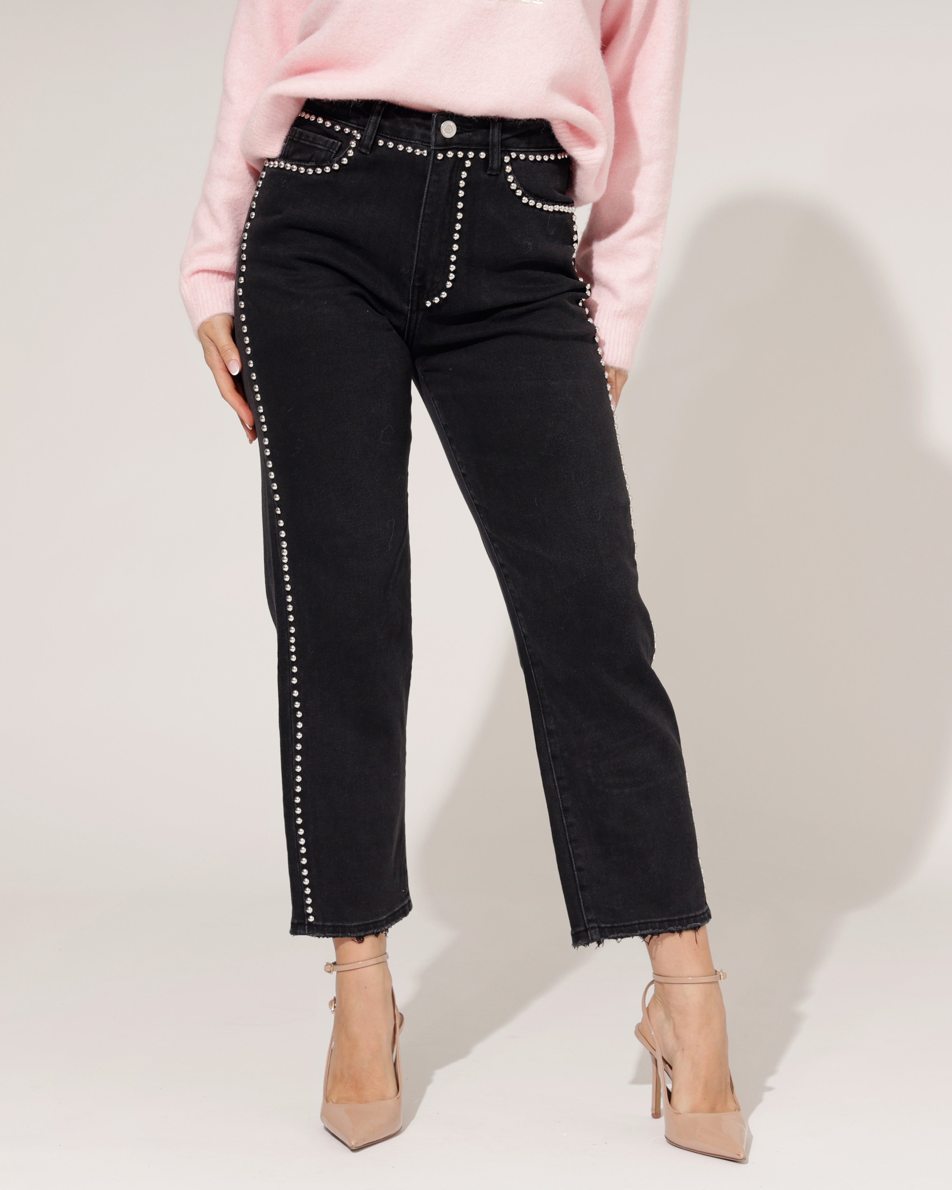 Queen Hearts mom jeans Fenna zwart met studs voorkant - 3