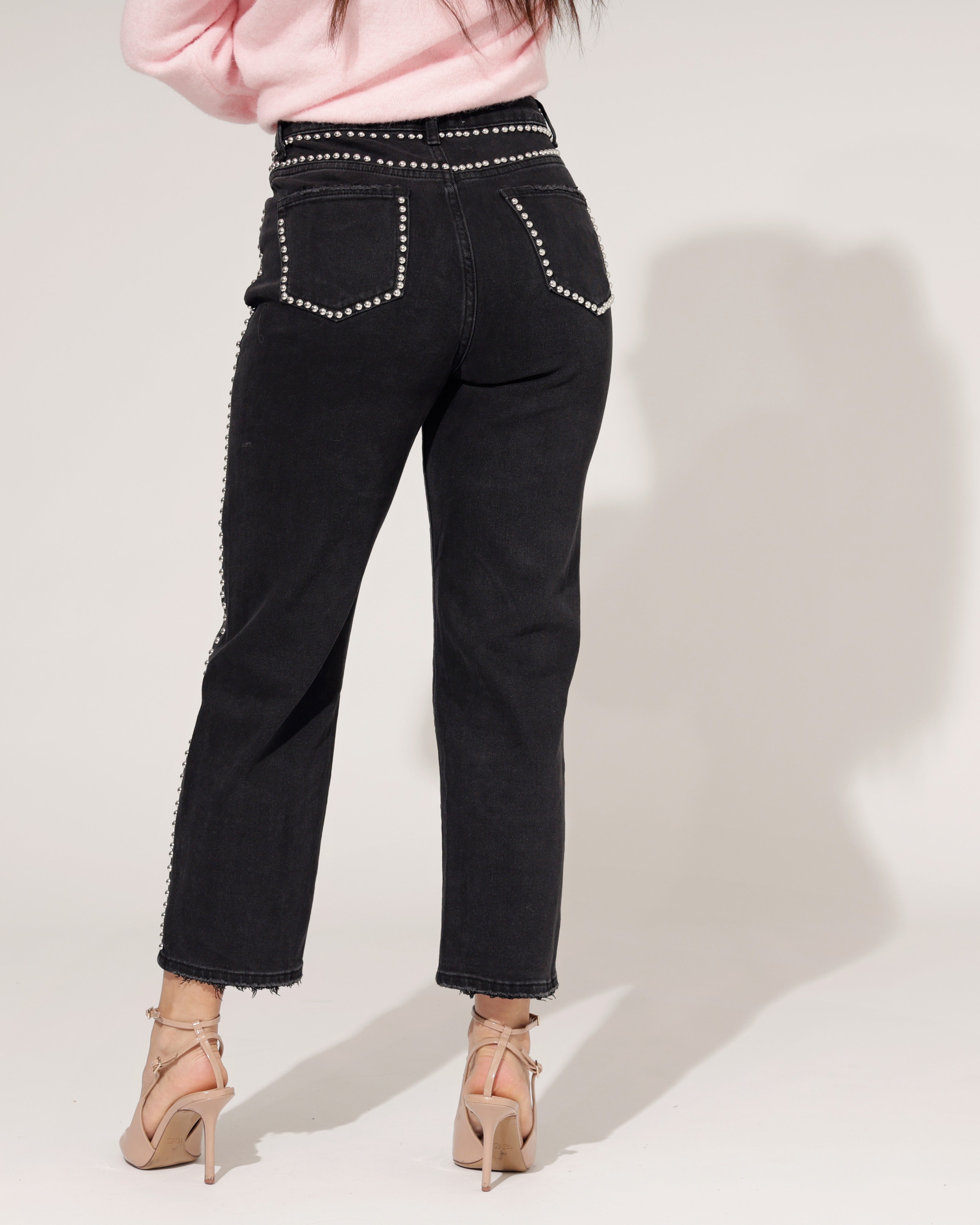 Queen Hearts mom jeans Fenna zwart met studs voorkant - 2