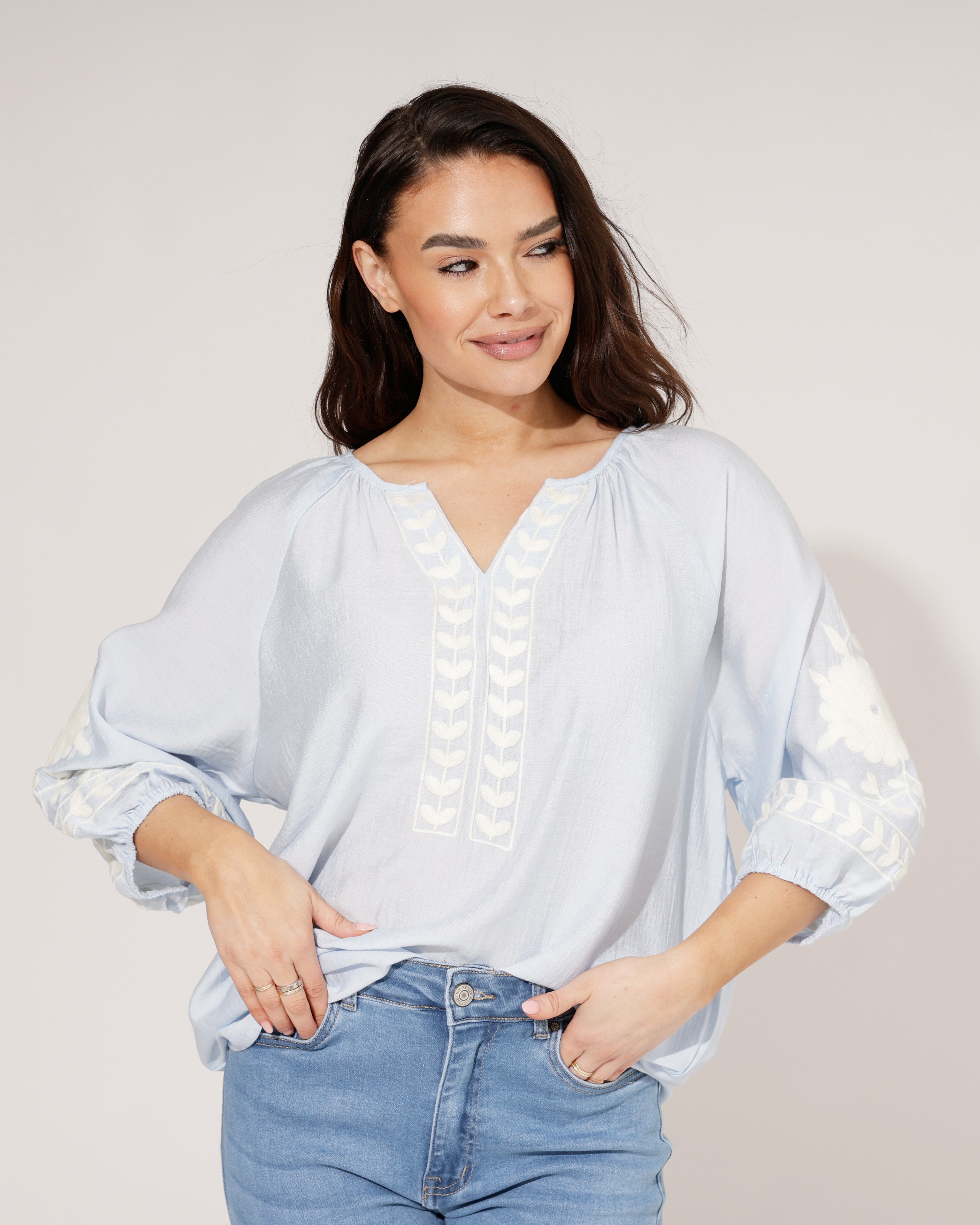 Blouse met borduursel Jilley Lichtblauw