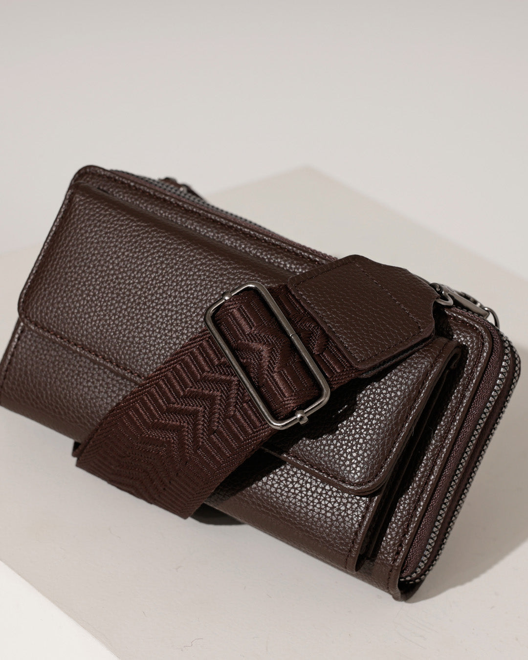 Schouder- telefoontas Nance Donkerbruin