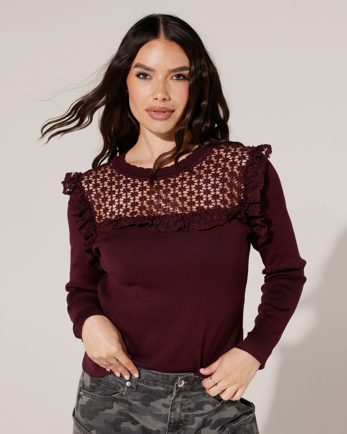 Top met opengewerkte hals en rushes Livina Aubergine