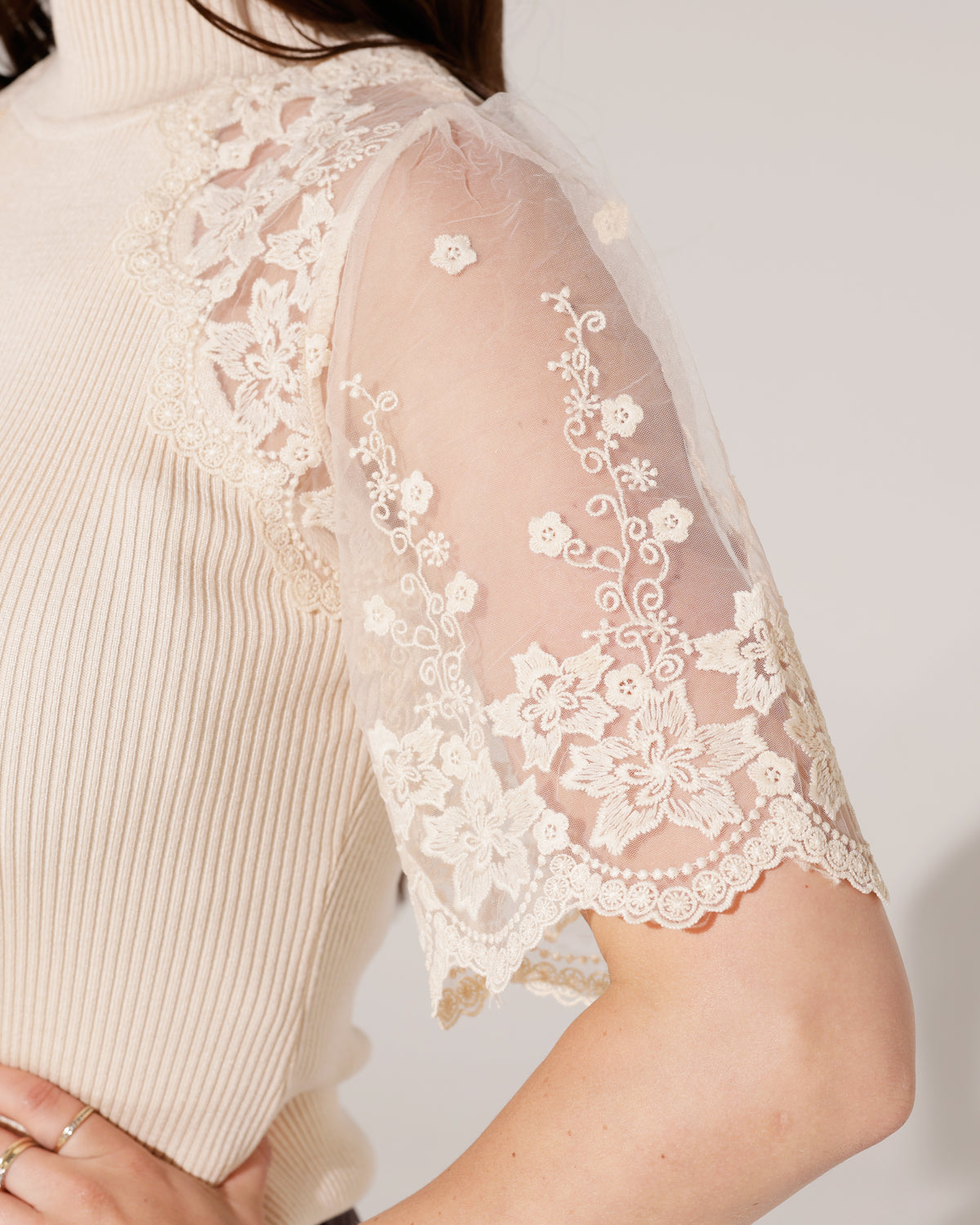 Top met voile mouw Izzy Beige
