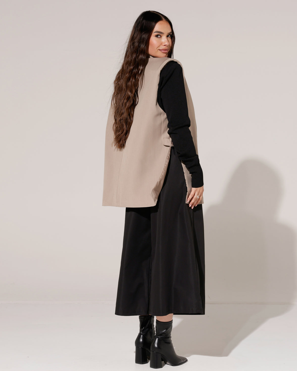 Lang gilet met knopen Macy Taupe