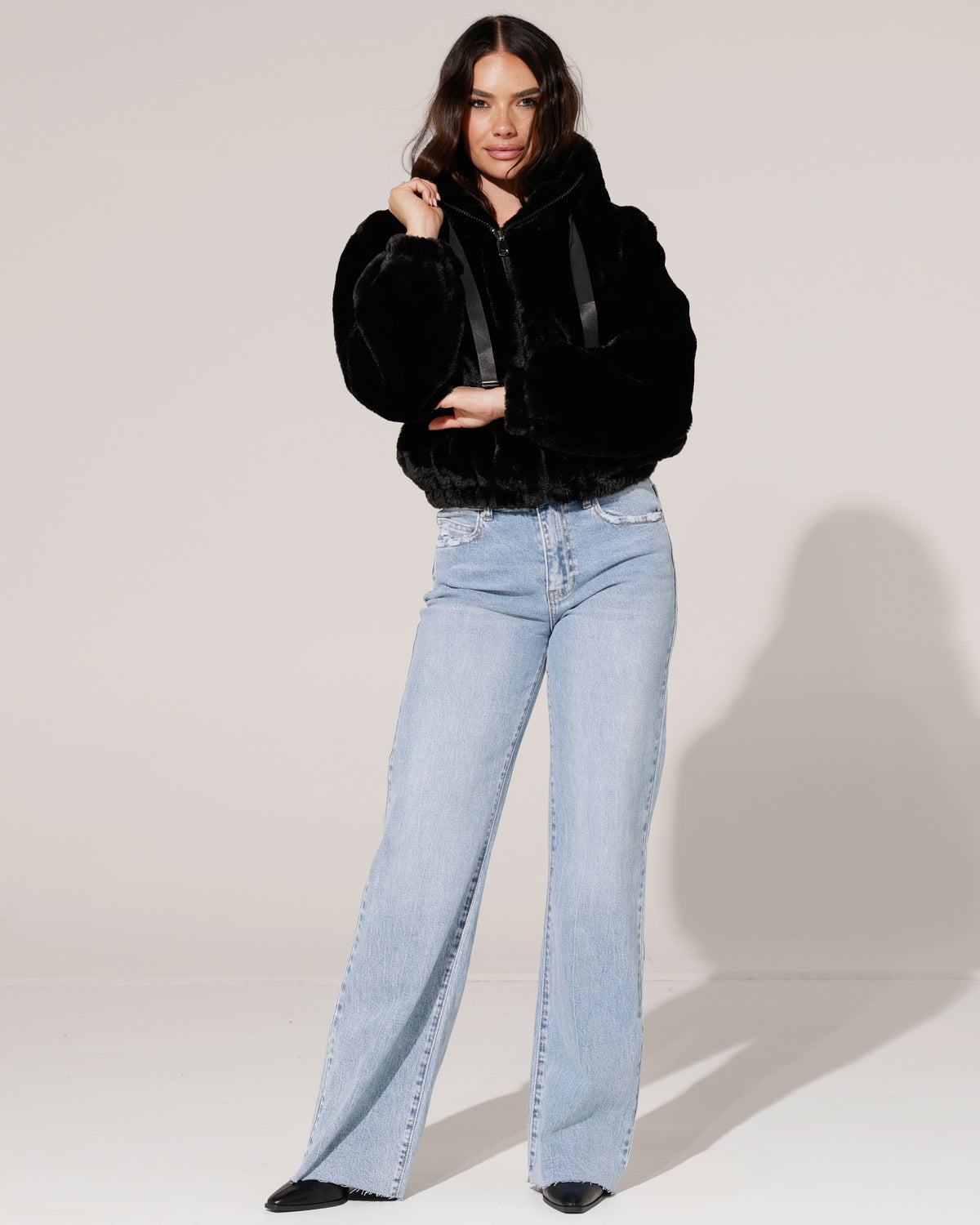 Fake fur jacket met capuchon Romy Zwart