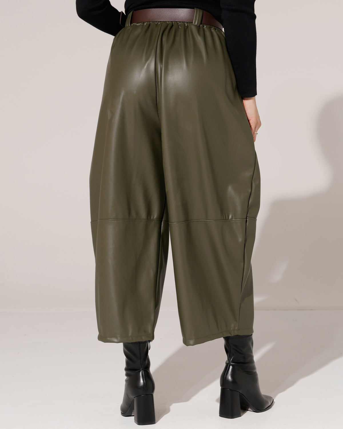 Leatherlook wide leg broek Babs Groen
