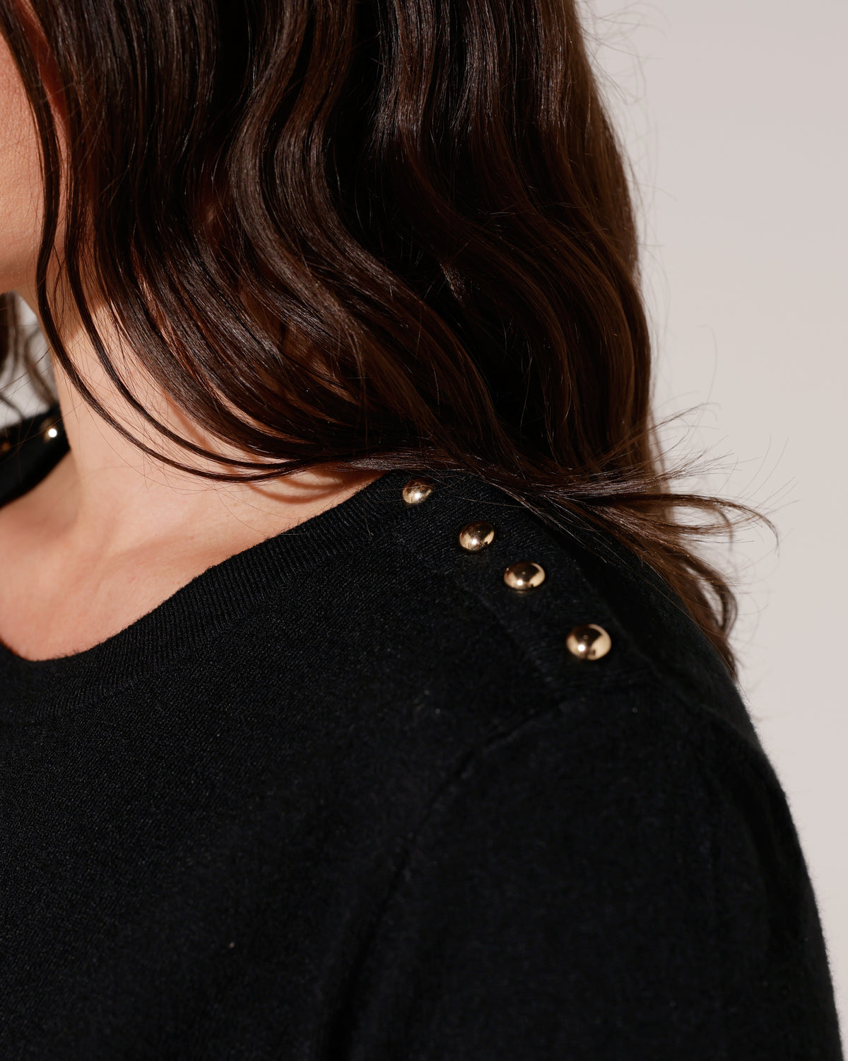 Top met goudkleurige studs Lize Zwart