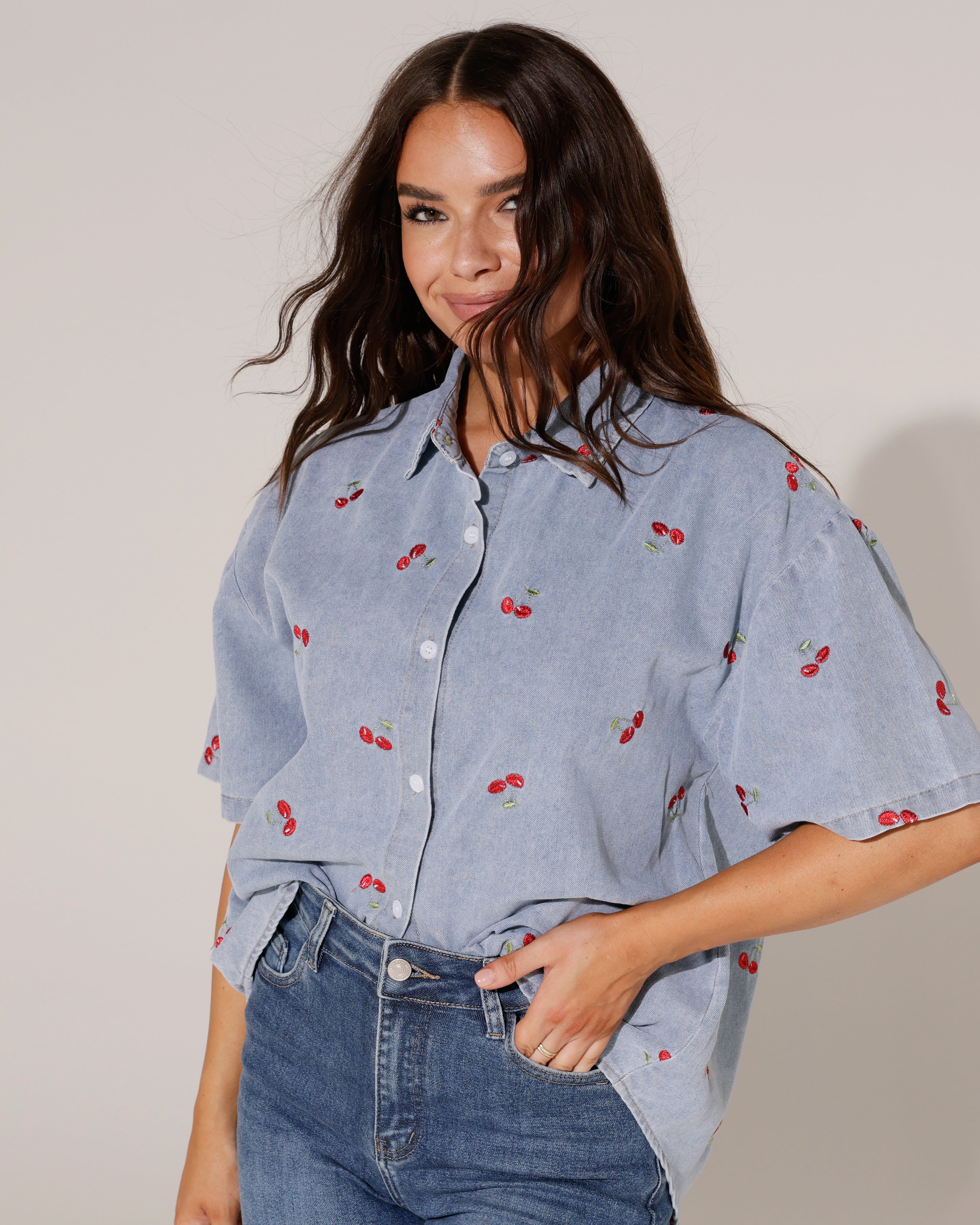 Spijkerblouse met kersen Kyra Blauw