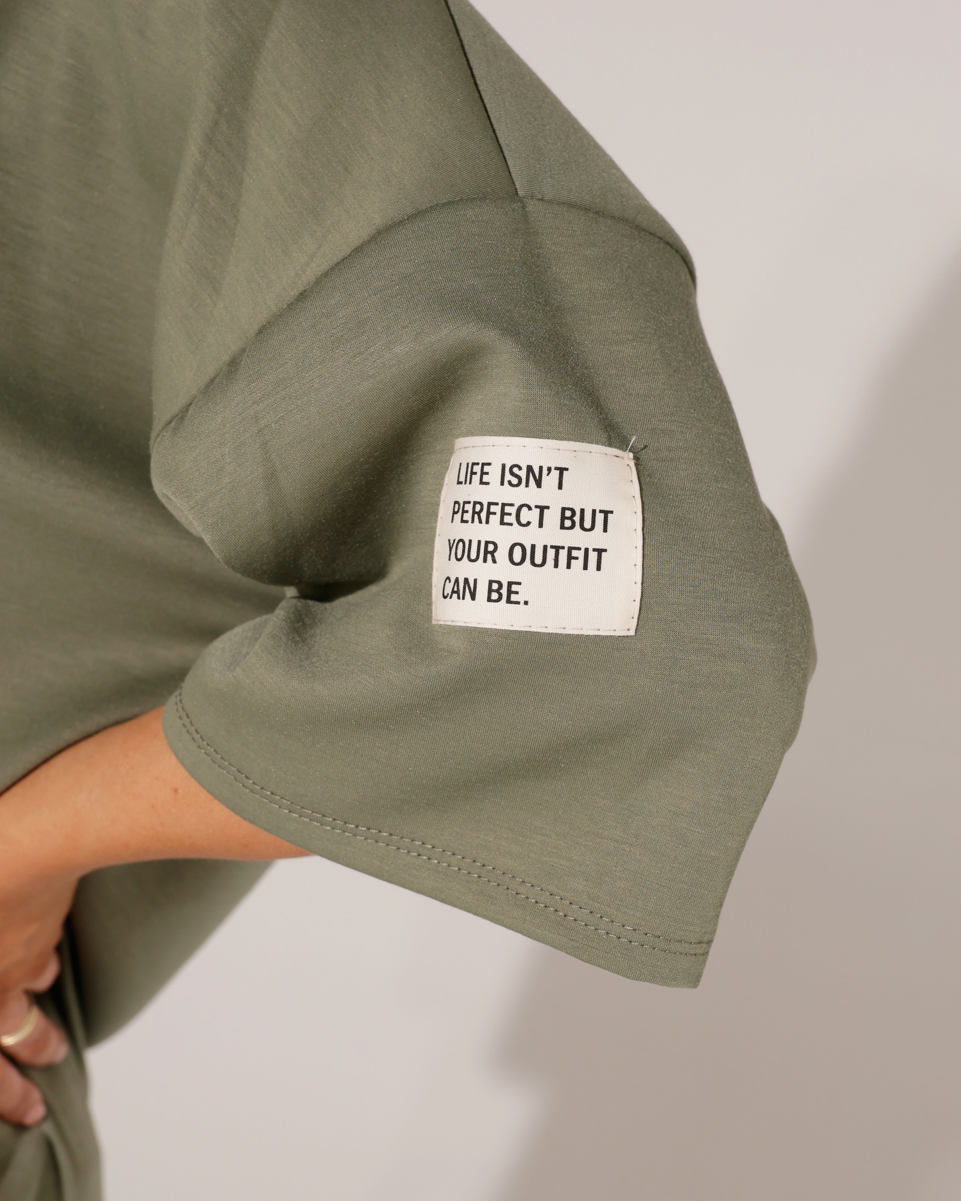Huispak korte mouwen beige label isn't Perfect Groen