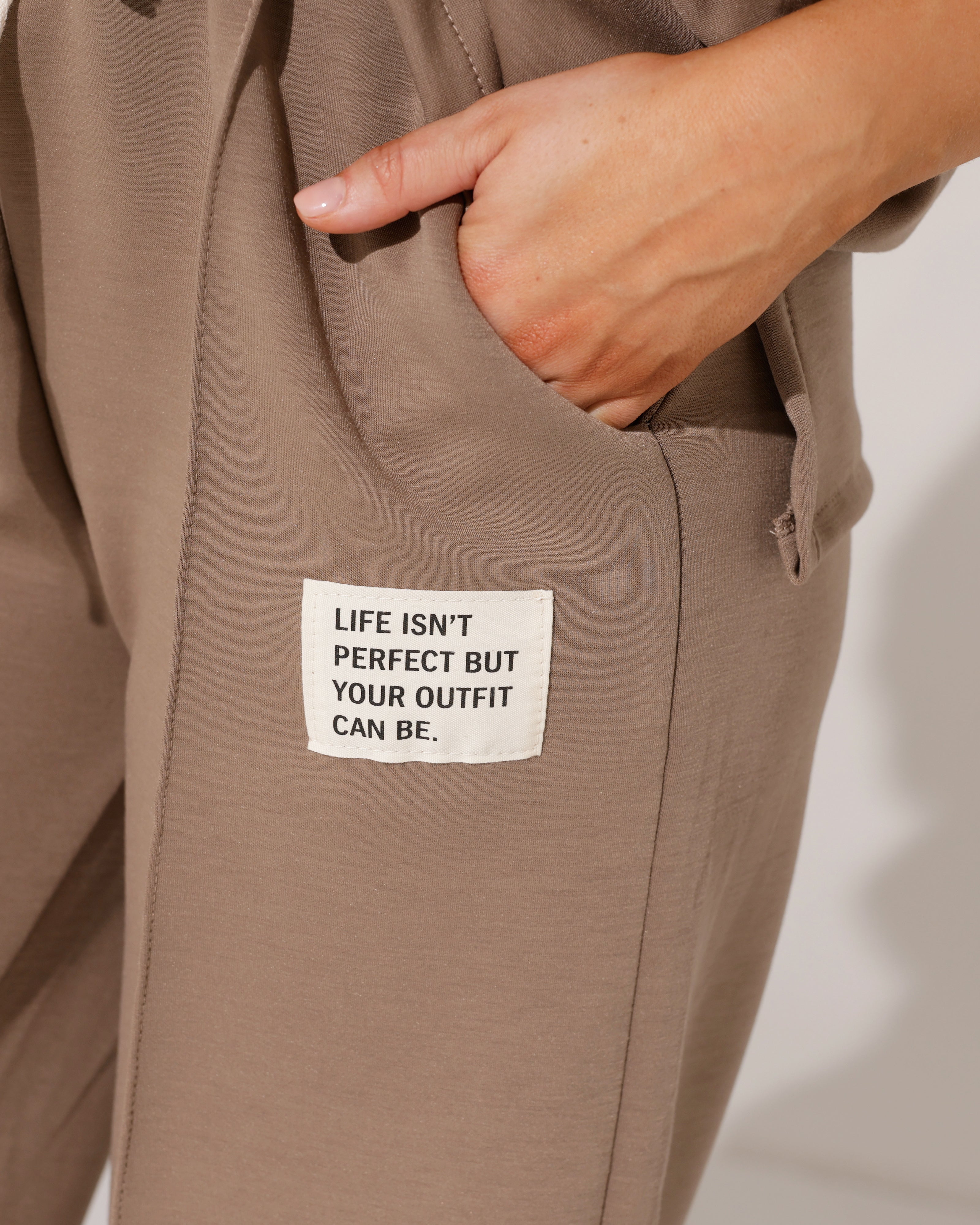 Huispak korte mouwen beige label isn't Perfect Taupe