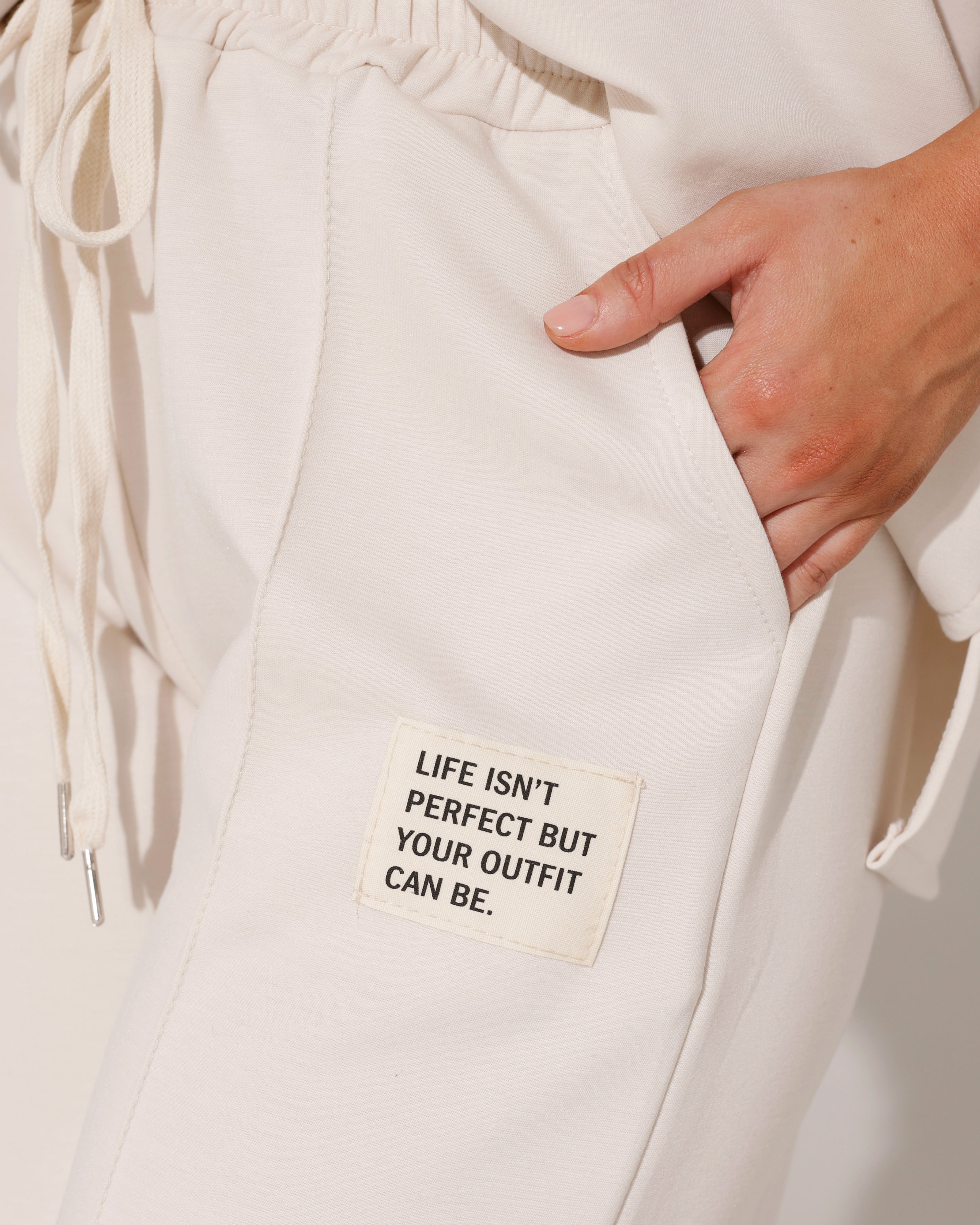 Huispak korte mouwen beige label isn't Perfect Beige