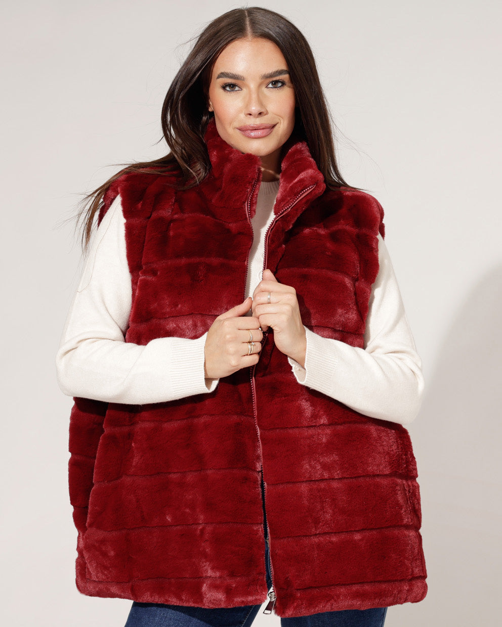 Fake fur gilet Inaya Bordeaux