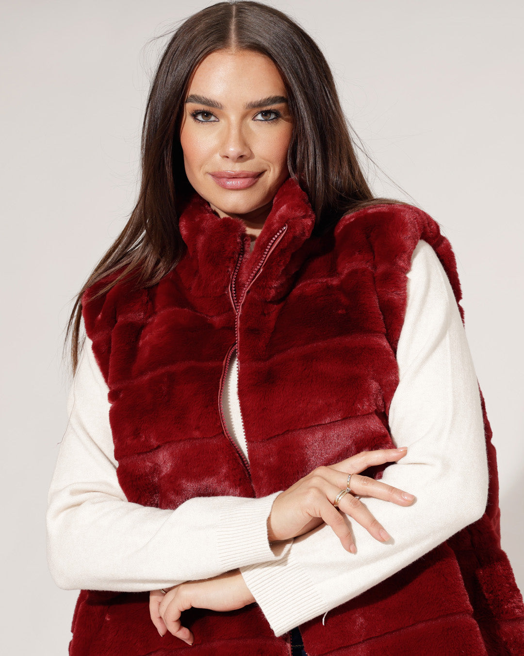 Fake fur gilet Inaya Bordeaux