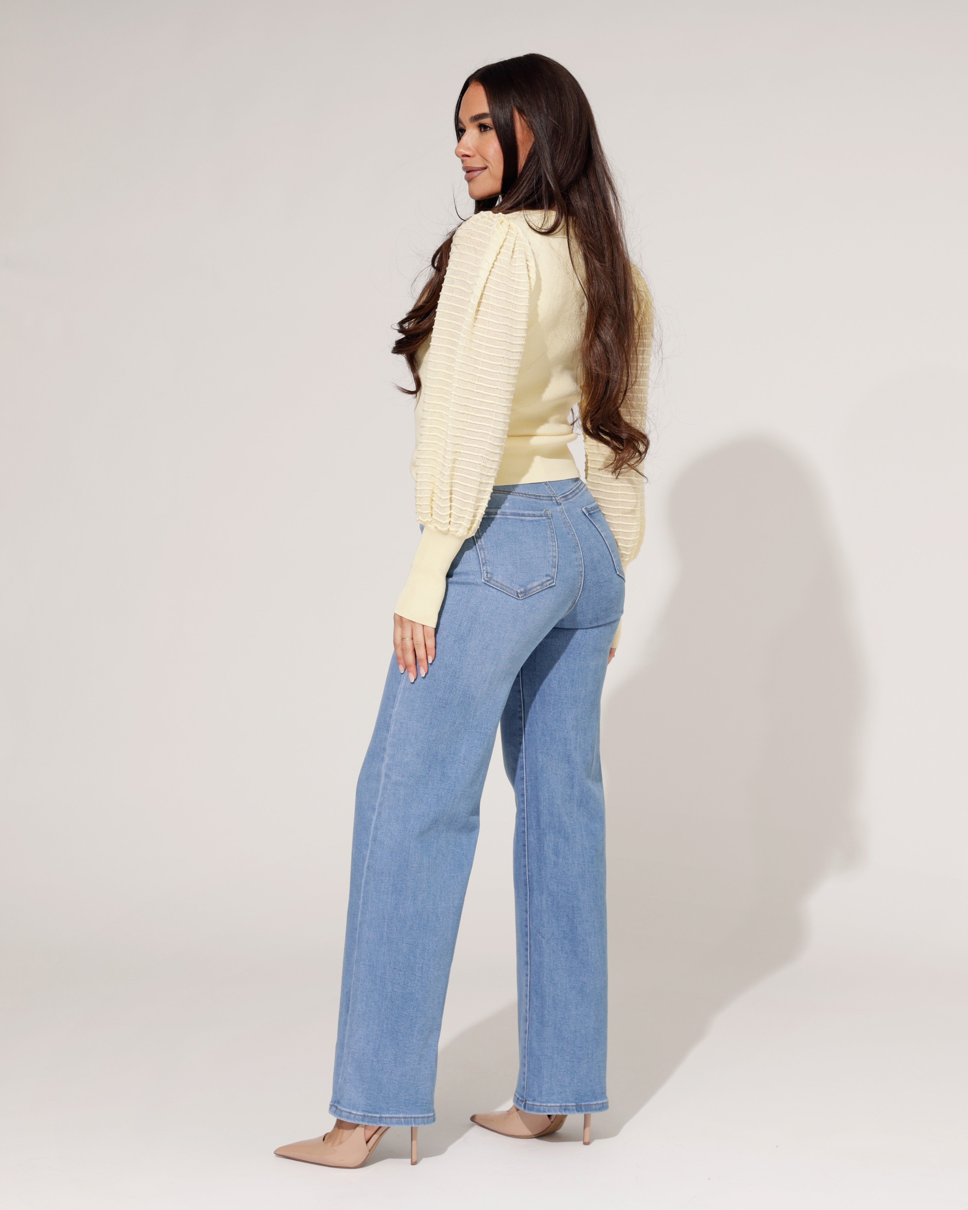 Lichtblauwe stretch wide leg jeans dames Goodies - volledige modelfoto van de zijjkant
