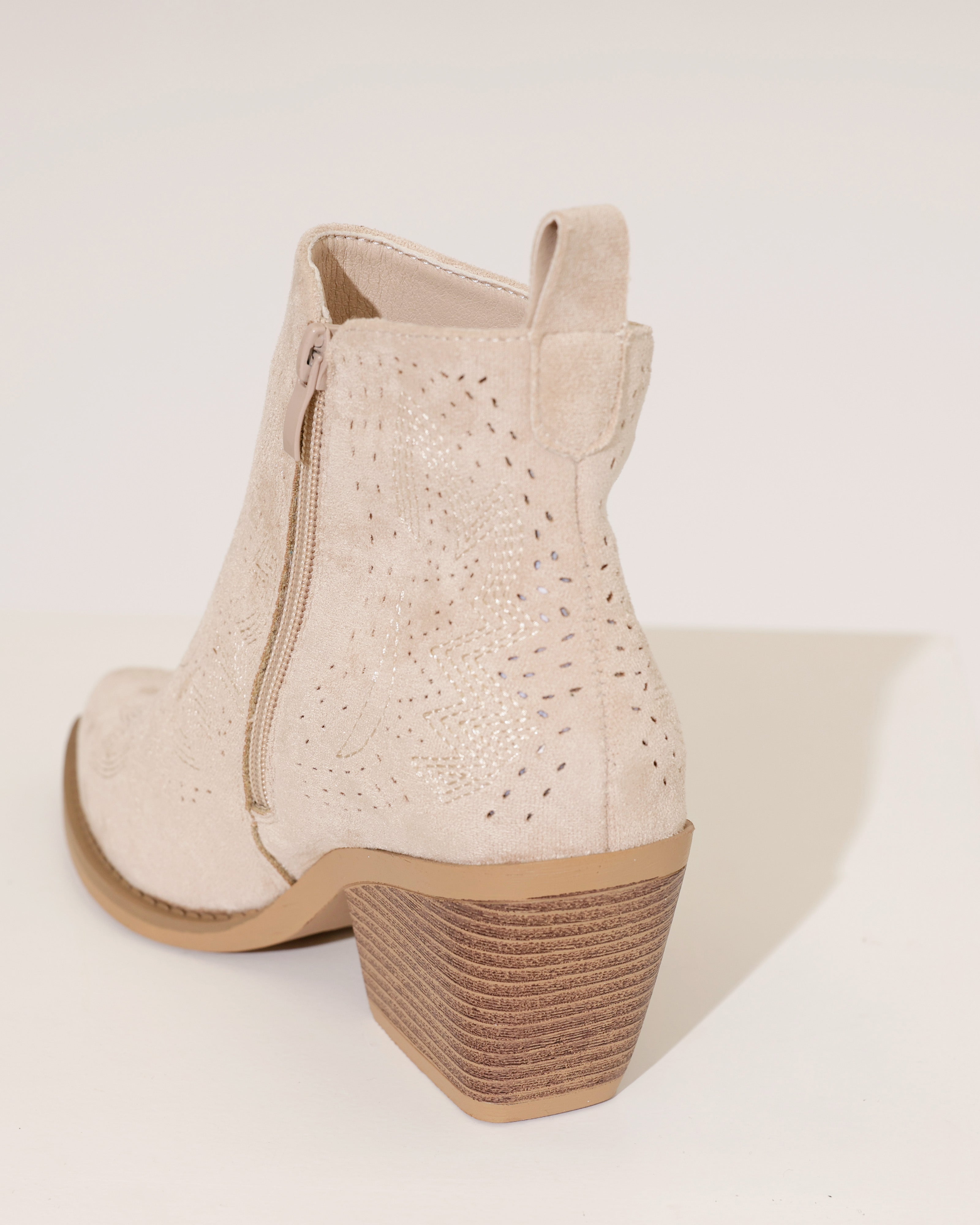 Cowboy Boot Essie Beige