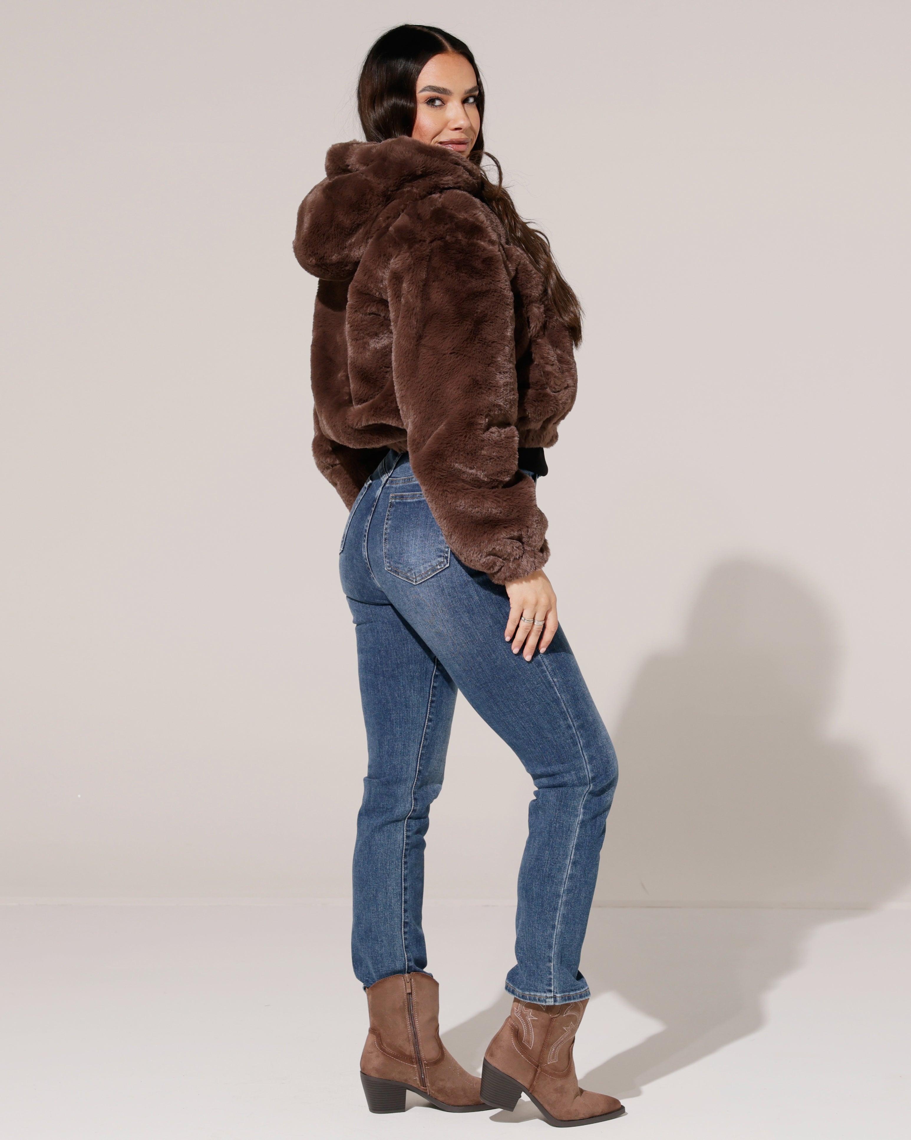 Fake fur jacket met capuchon Romy Bruin