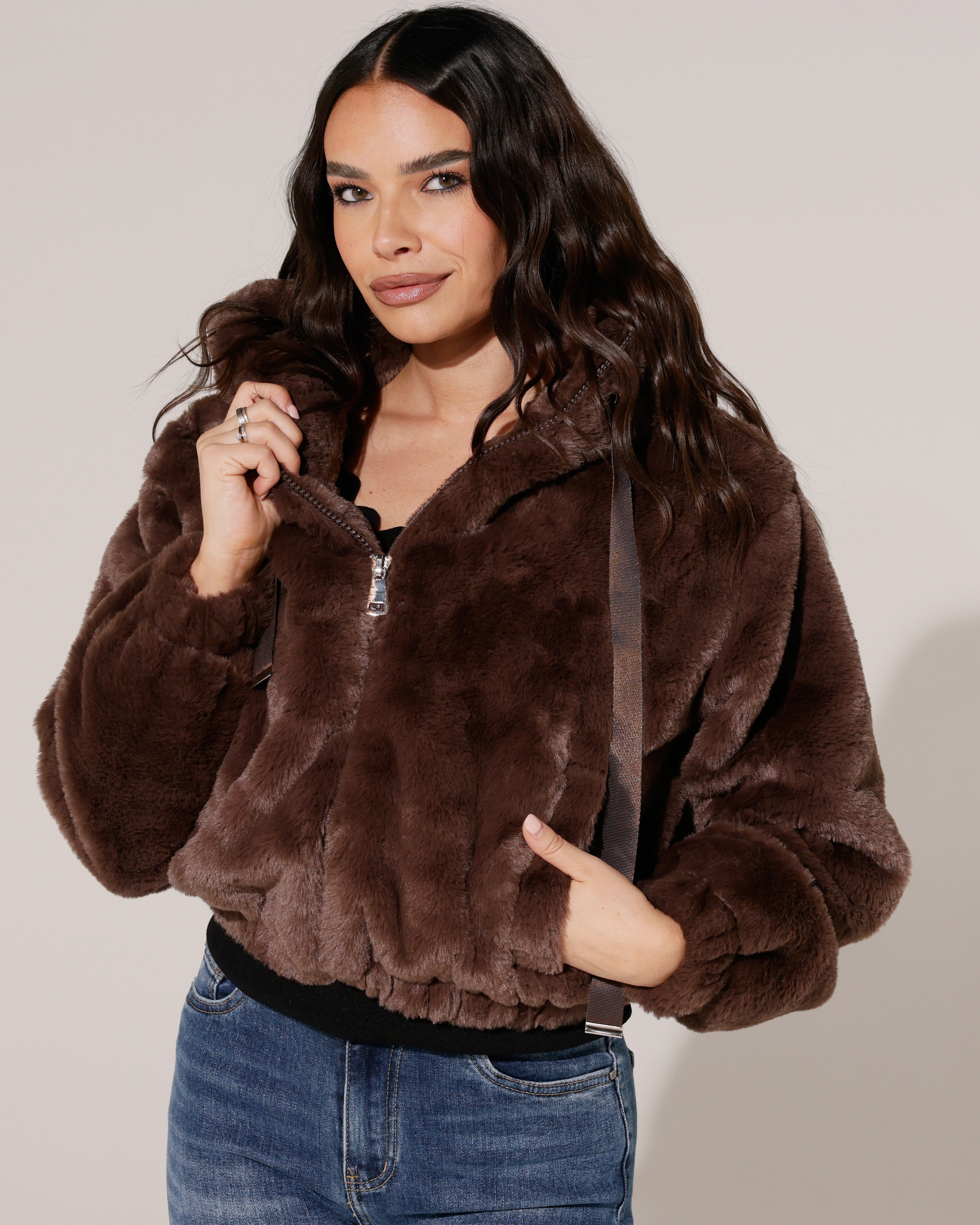 Fake fur jacket met capuchon Romy Bruin