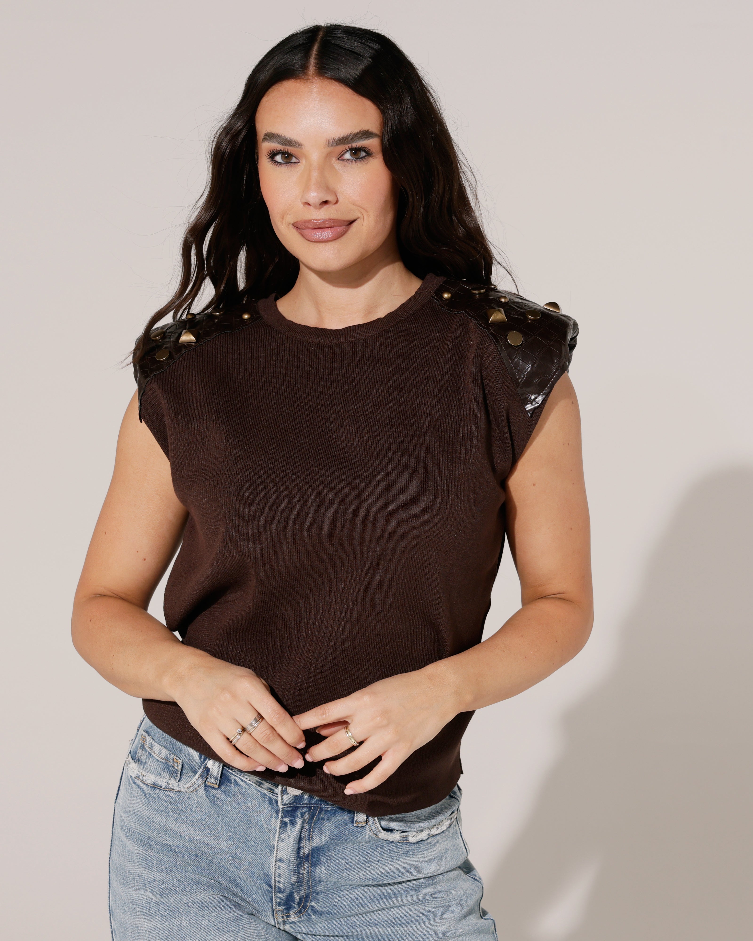 Mouwloze top met schouder-details Yill Donkerbruin