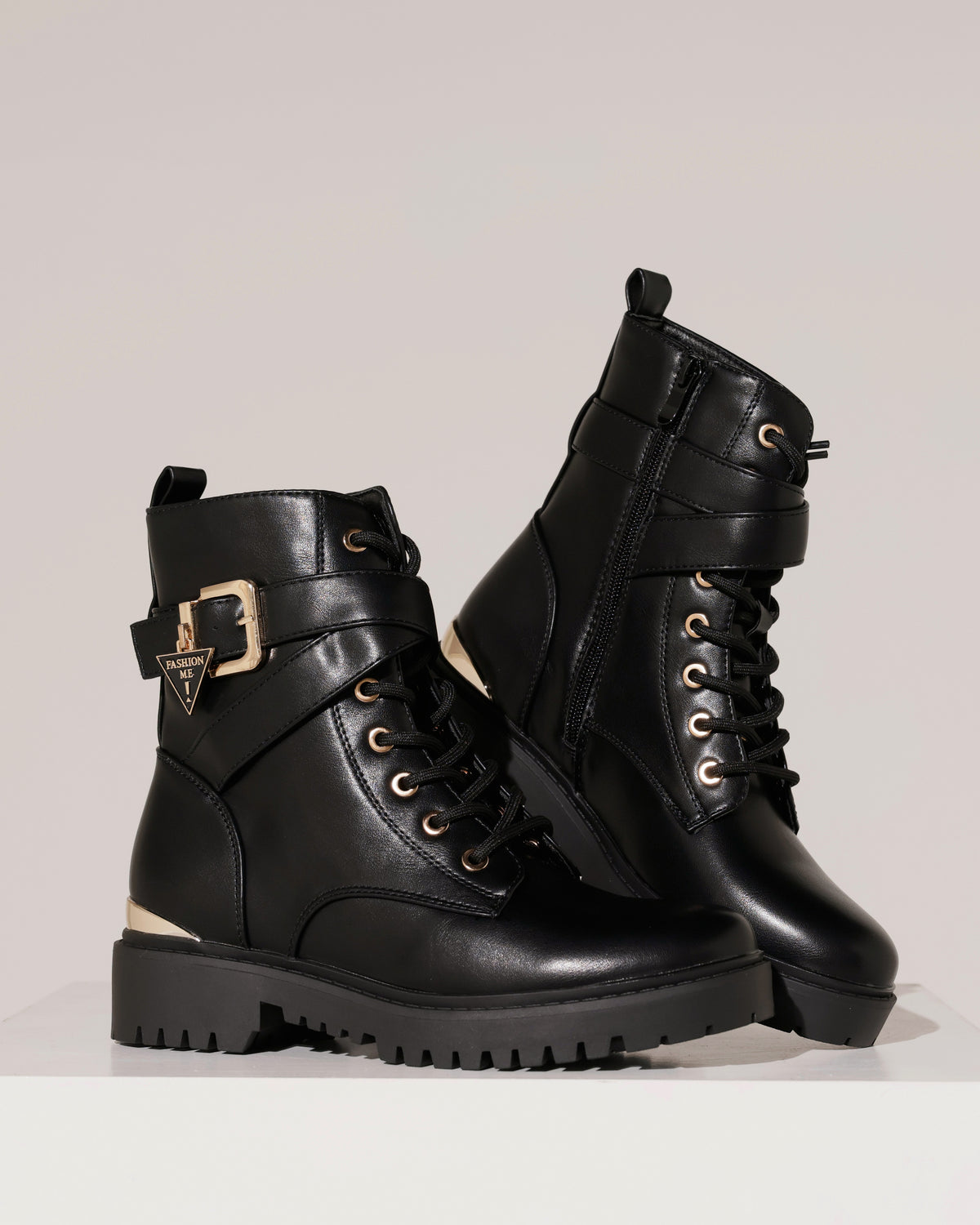 Bikerboot met goudkleurige gesp Lexi Zwart