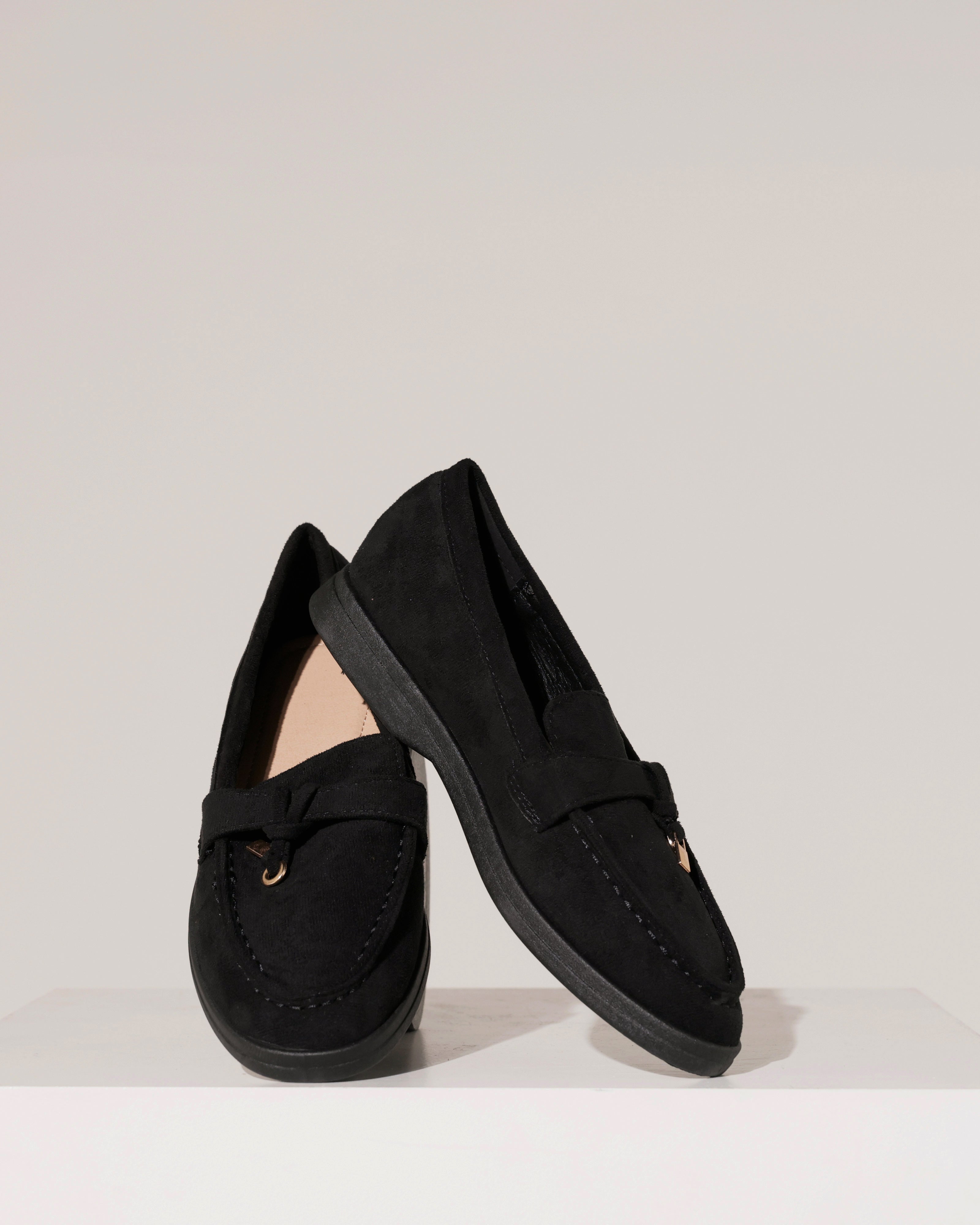 Loafer met goudkleurig detail Lesley Zwart