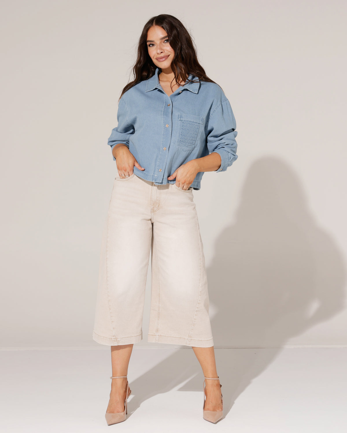 Denim look blouse met borstzak Ivy in lichtblauw, extra aanzicht 2