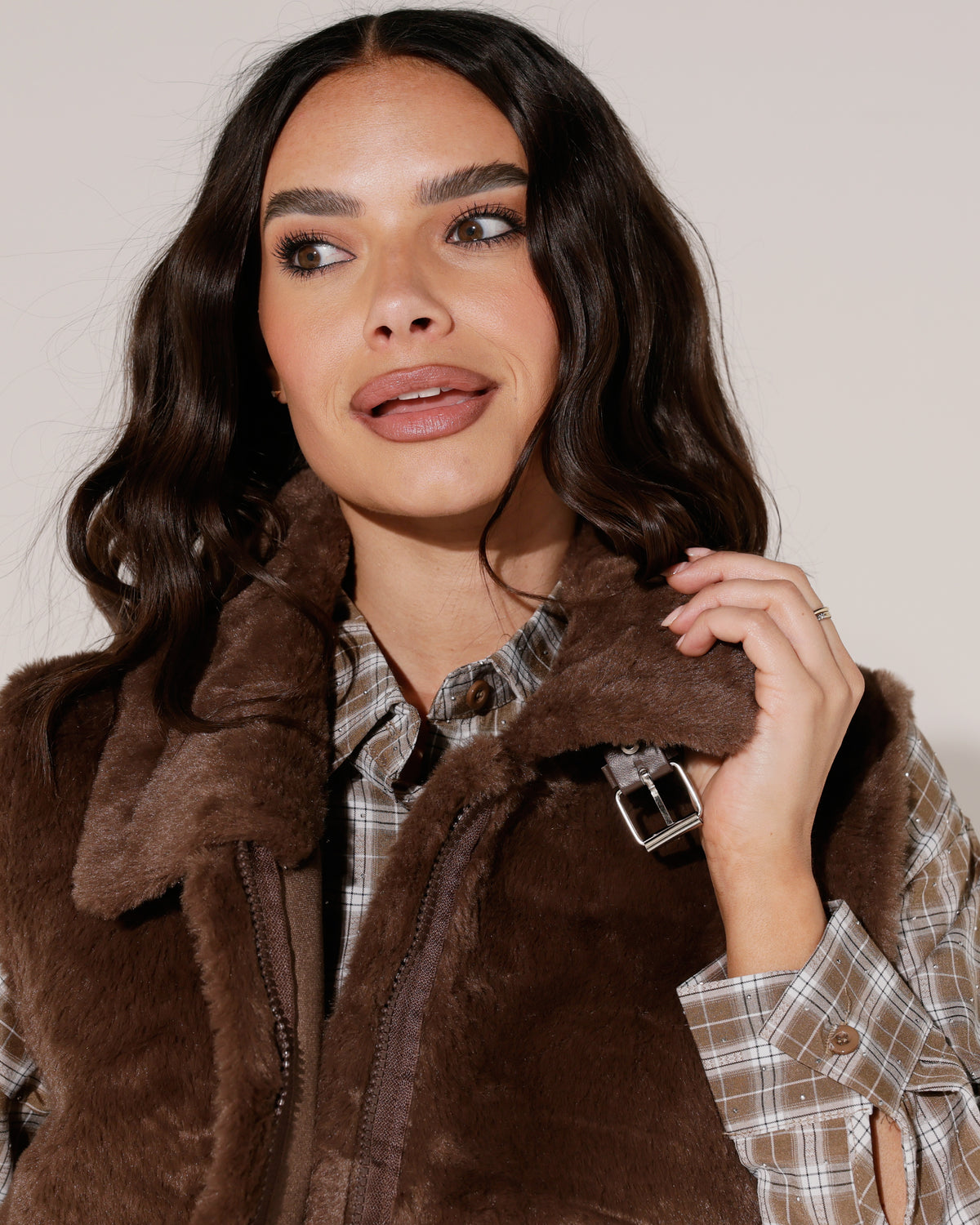 Fake fur bodywarmer Jony in donkerbruin, extra aanzicht 2