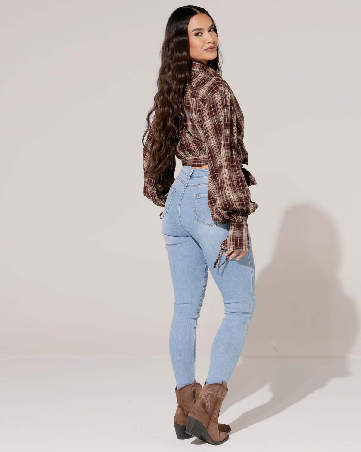 Geruite blouse met strik en strass Frenn in bordeaux, extra aanzicht 2