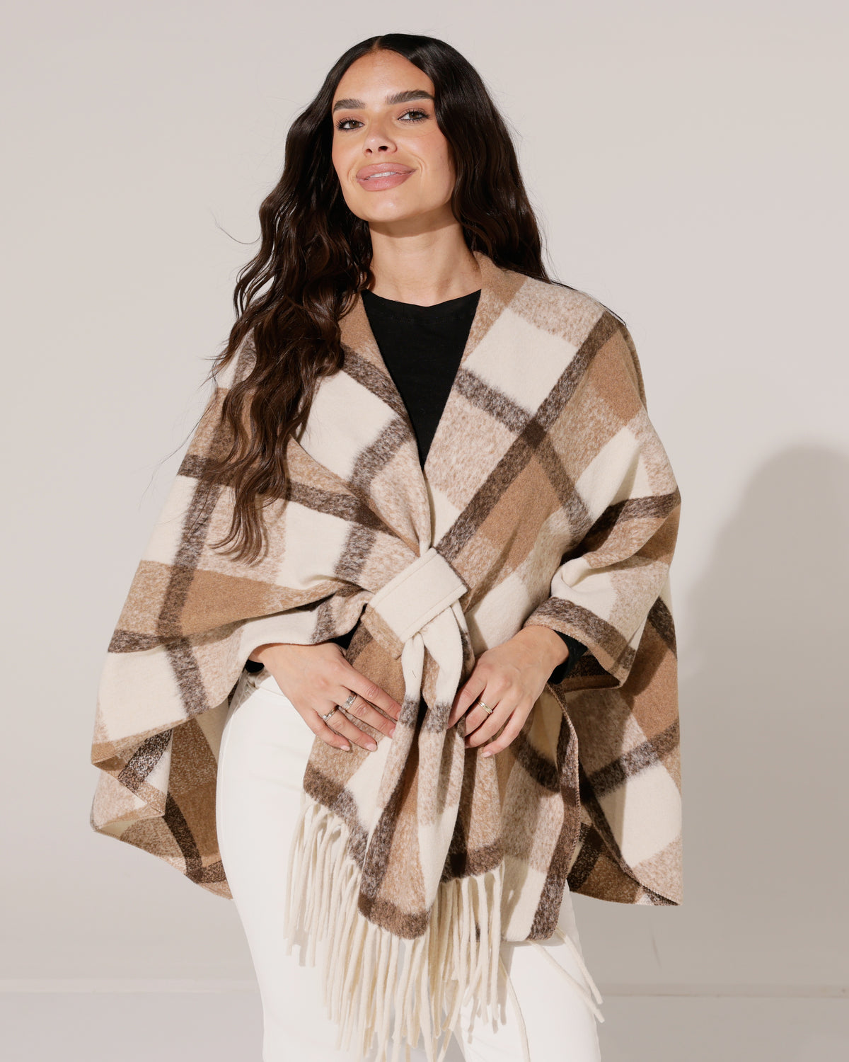 Geruite poncho Lize in taupe, extra aanzicht 2