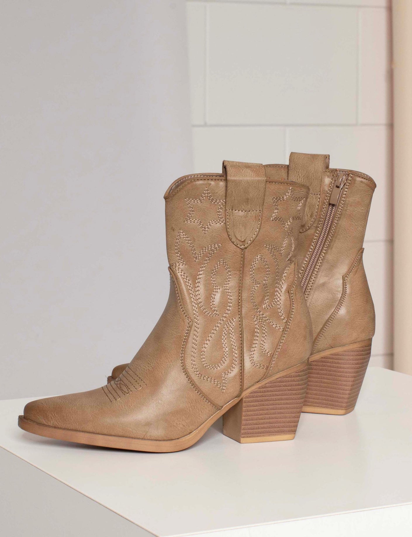 Cowboy Boot Star Taupe