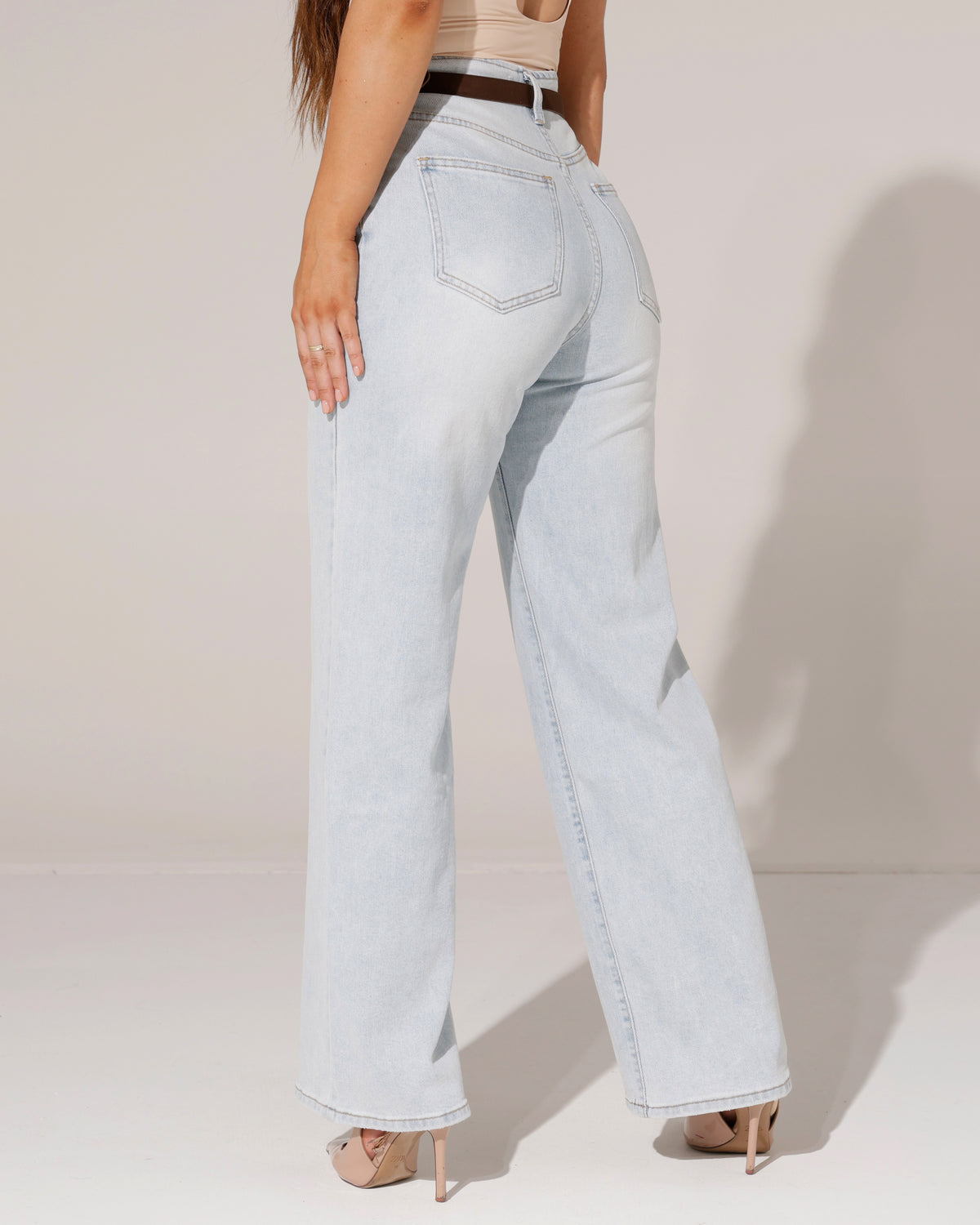 Laulia Wide leg jeans Grace in lichtblauw, extra aanzicht 2