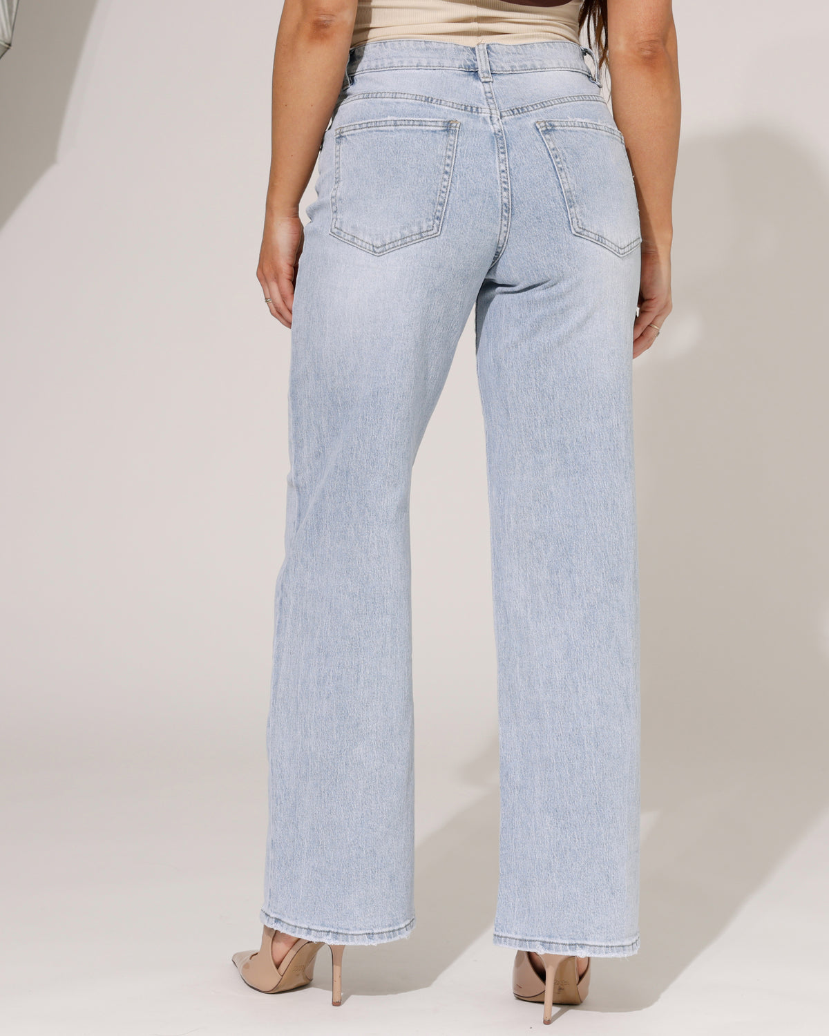 Laulia Wide leg jeans Olivia-1 in lichtblauw, extra aanzicht 2