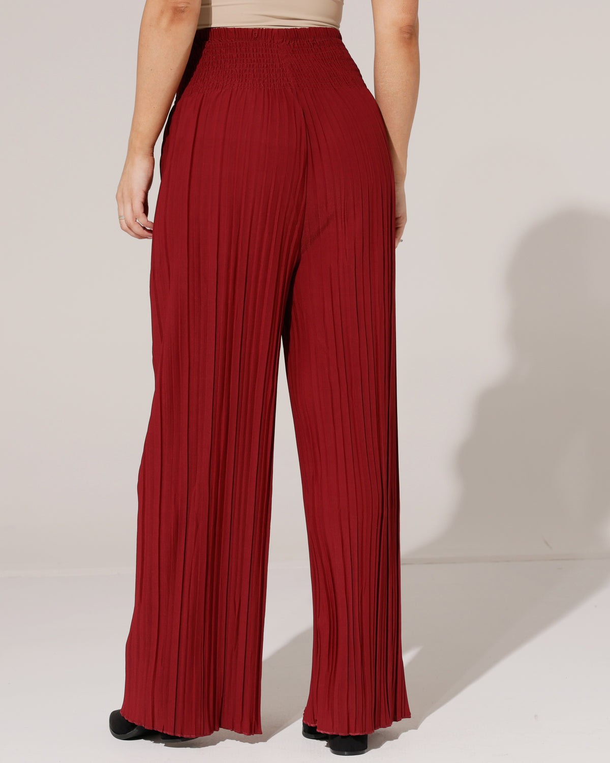 Plisse broek Kyara in bordeaux, extra aanzicht 3
