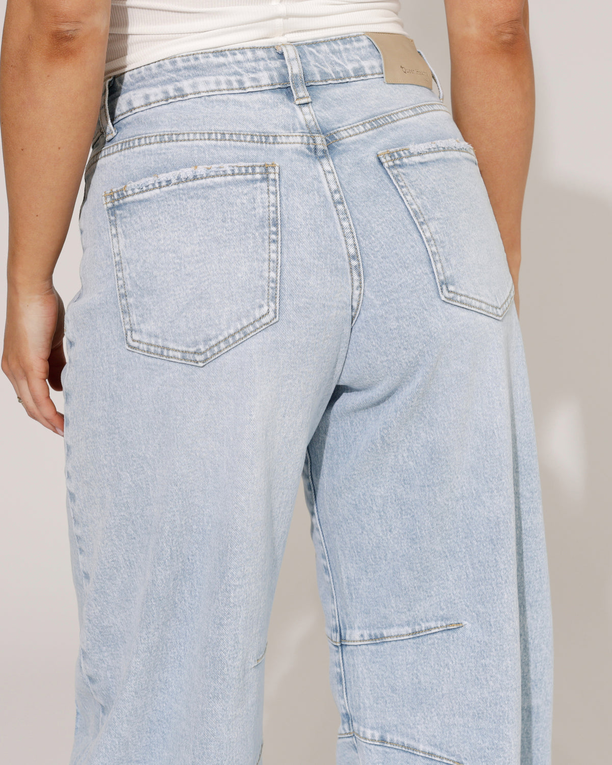 Queen Hearts Barrel jeans Lucey-1 in lichtblauw, extra aanzicht 3