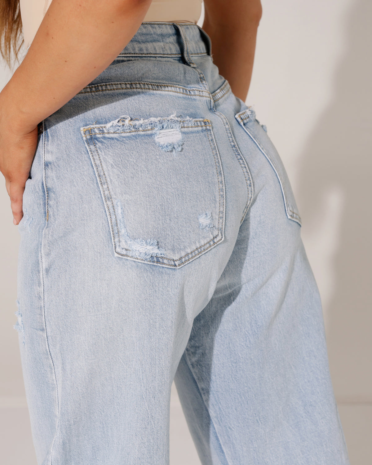 Queen Hearts Barrel jeans Milly in lichtblauw, extra aanzicht 4