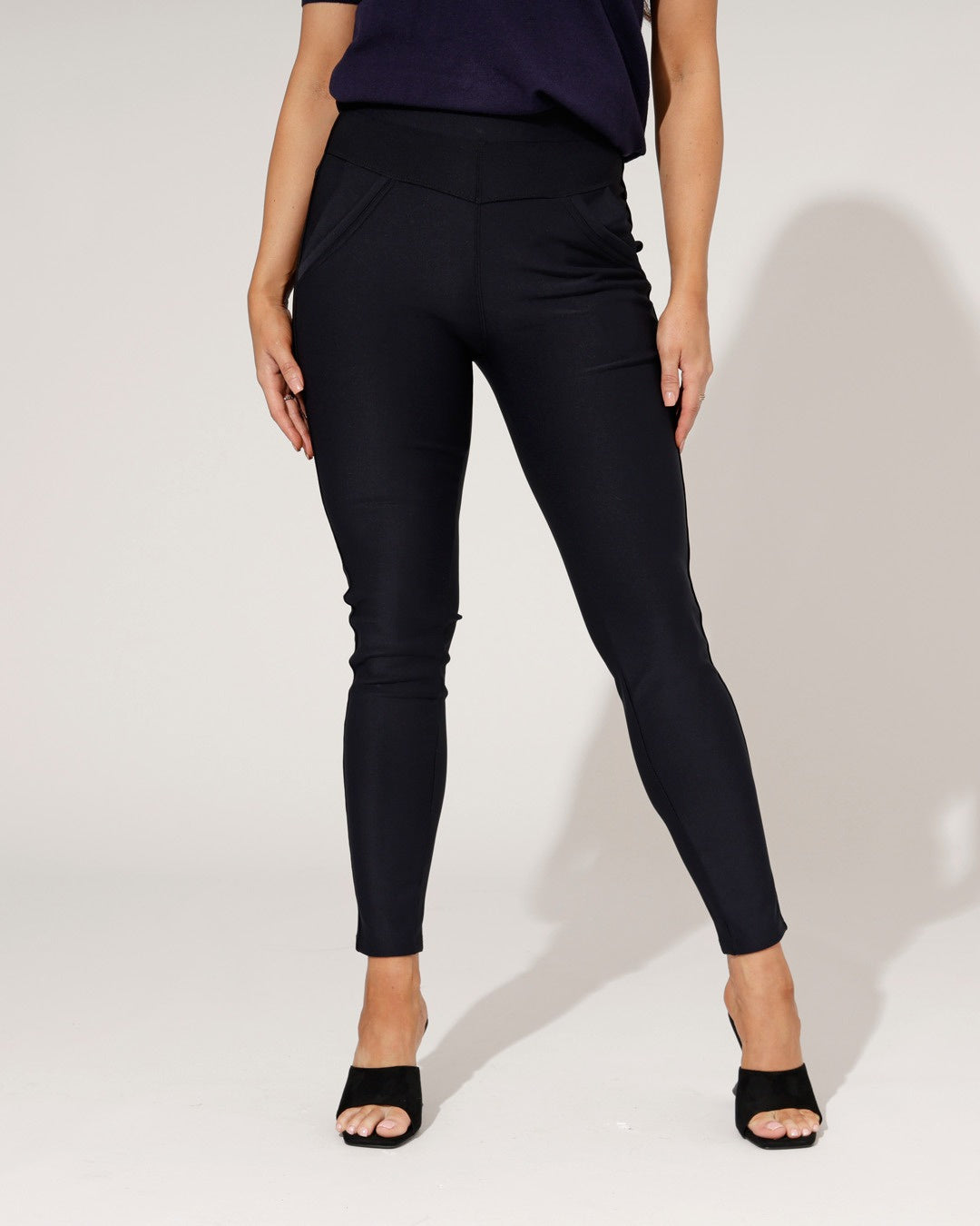 Stretch broek Tess in donkerblauw, extra aanzicht 3