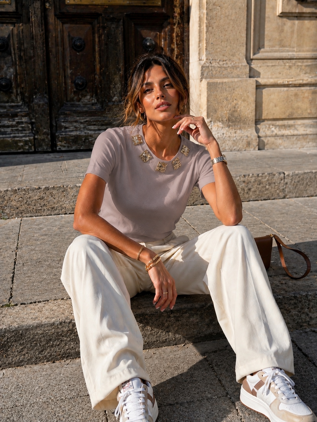 T-shirt met gouden ornamenten Bibi in taupe, extra aanzicht 3