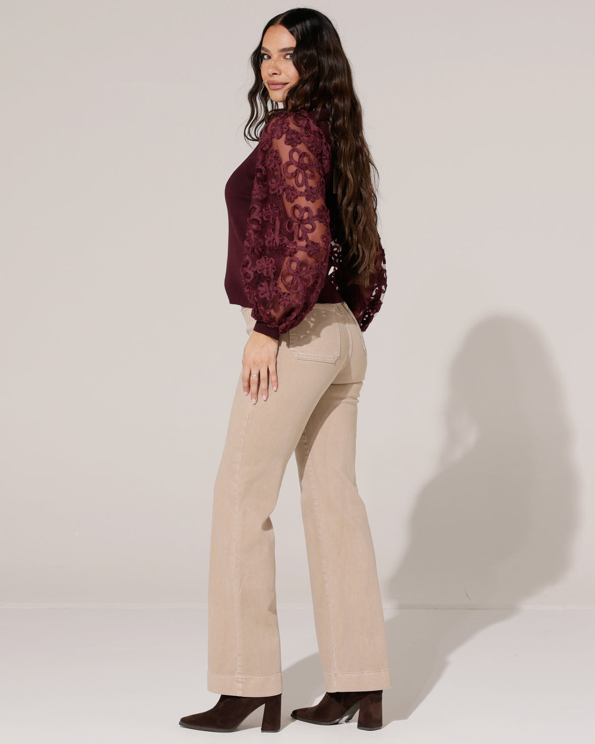 Top met voile mouwen met bloemen Lou in bordeaux, extra aanzicht 3