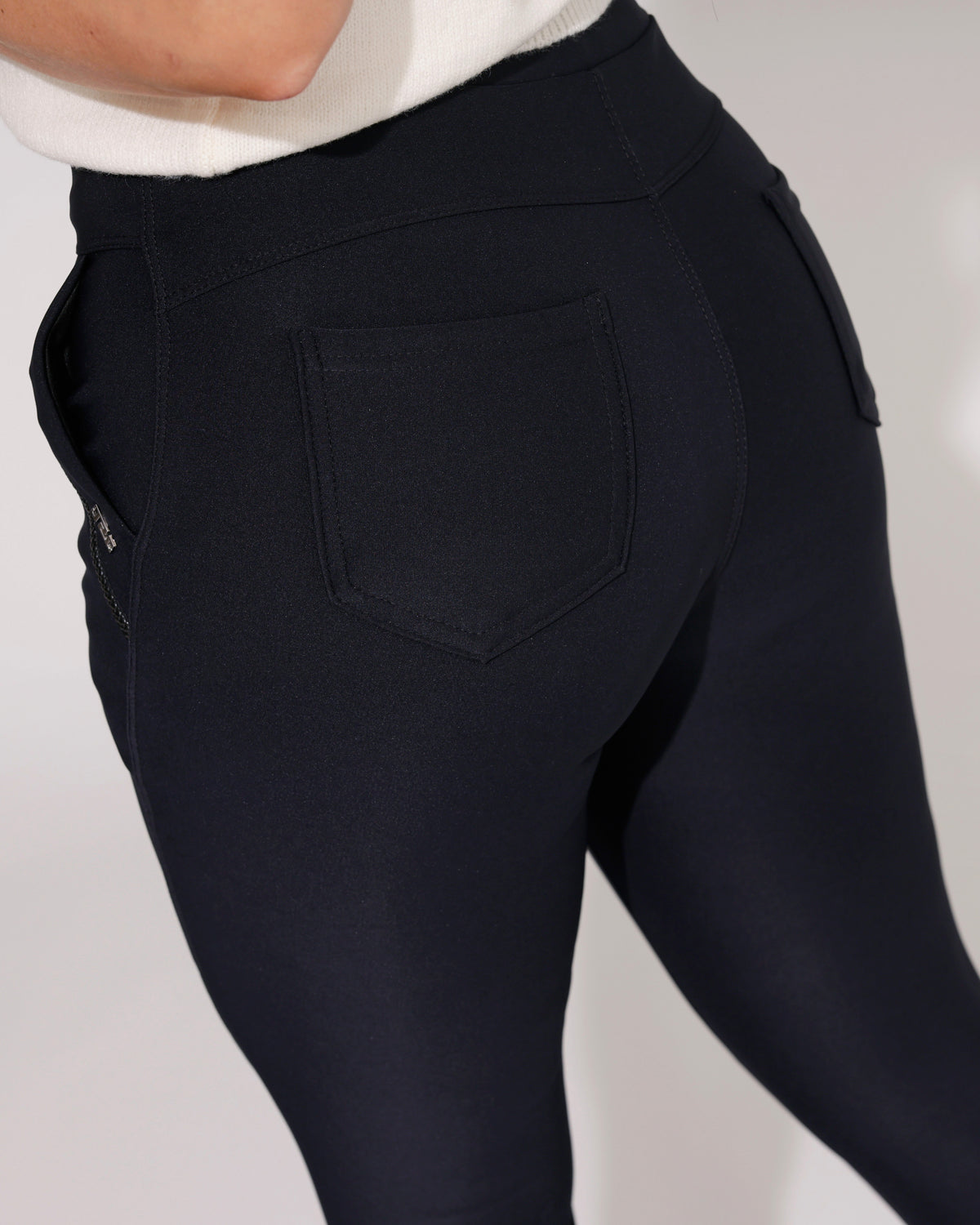 Yu & Me Stretch broek Livia in donkerblauw, extra aanzicht 6