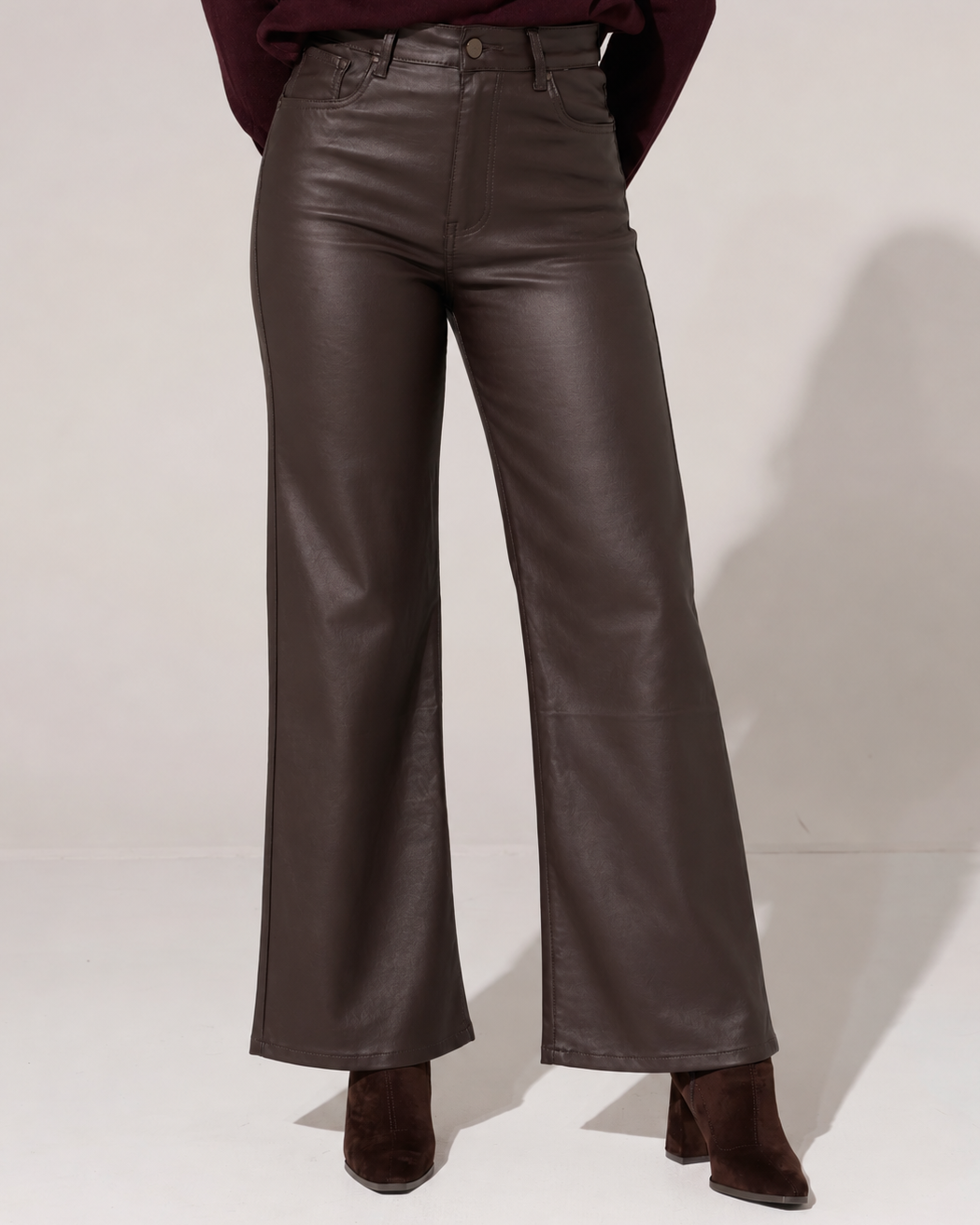 Ana & Lucy | Leatherlook wide leg broek Corinne Donkerbruin