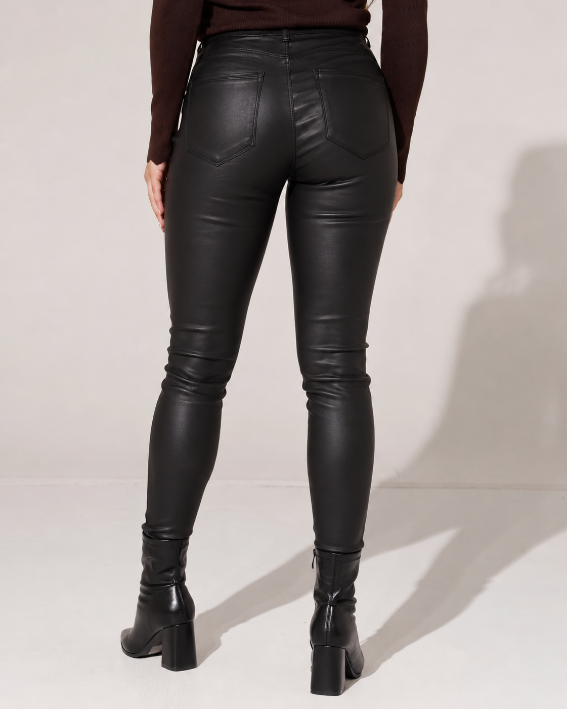 Ana & Lucy | Leatherlook skinny broek Theophile Zwart