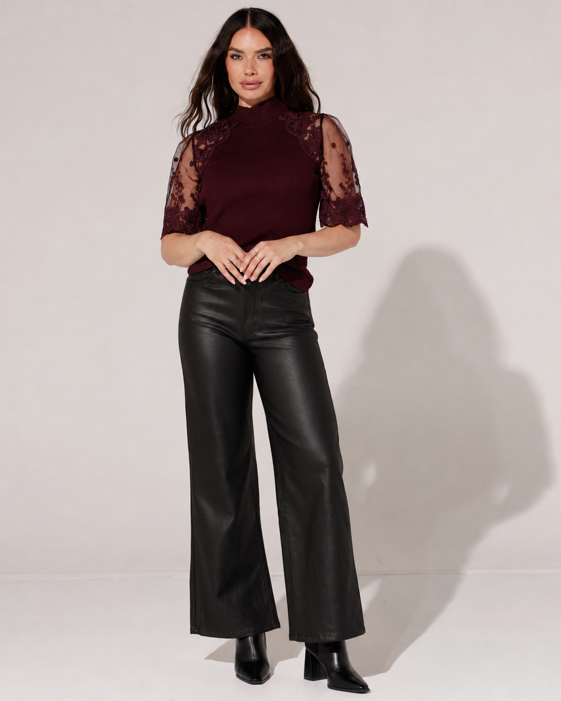 Ana & Lucy | Leatherlook wide leg broek Corinne Zwart